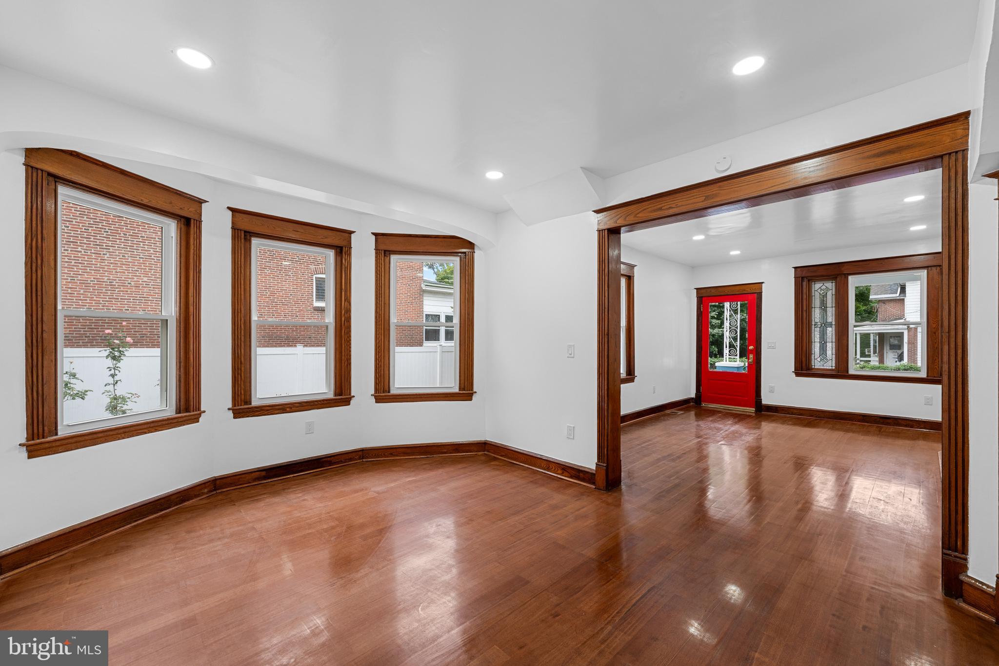 CRESCENTVILLE - Residential