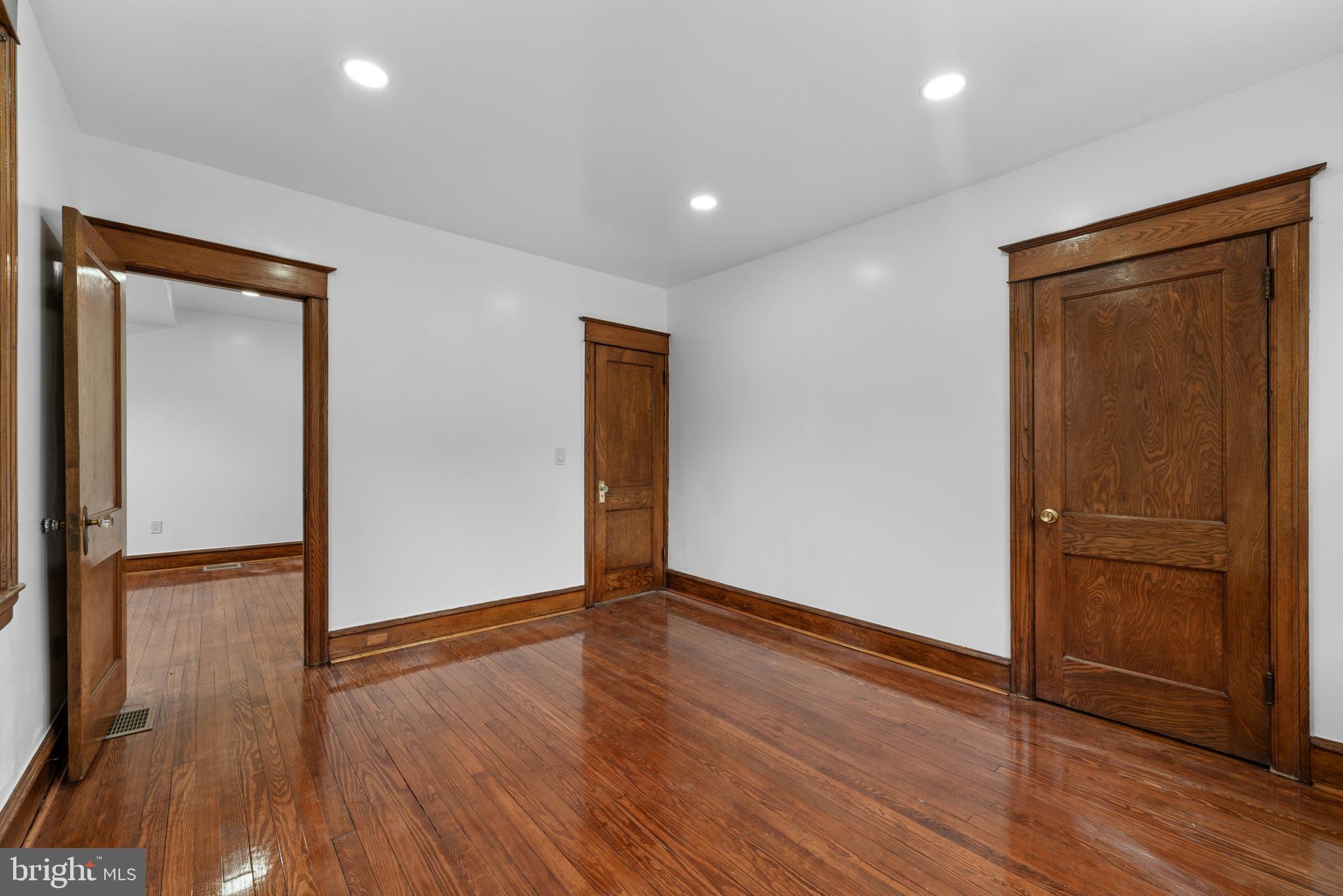 CRESCENTVILLE - Residential