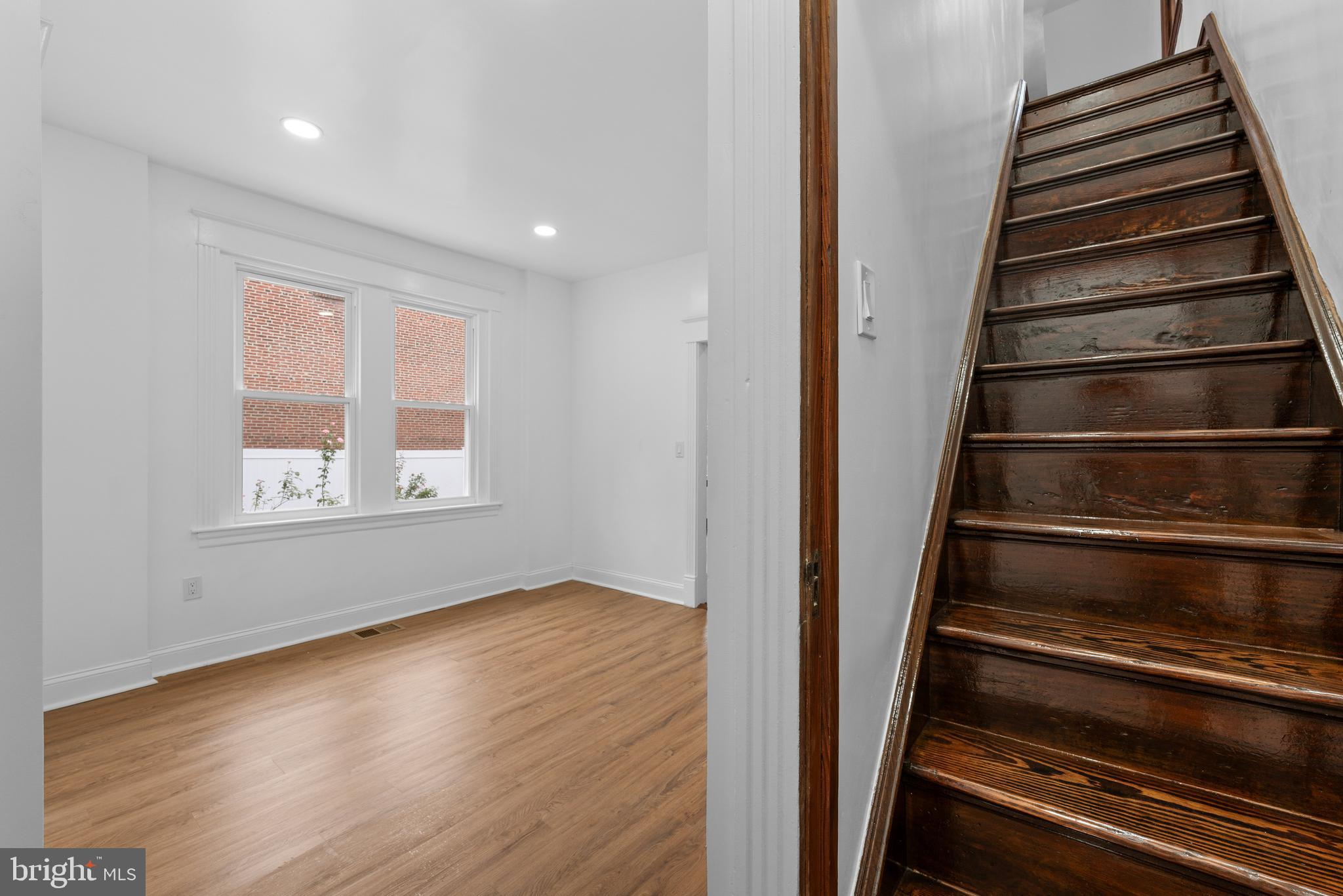 CRESCENTVILLE - Residential