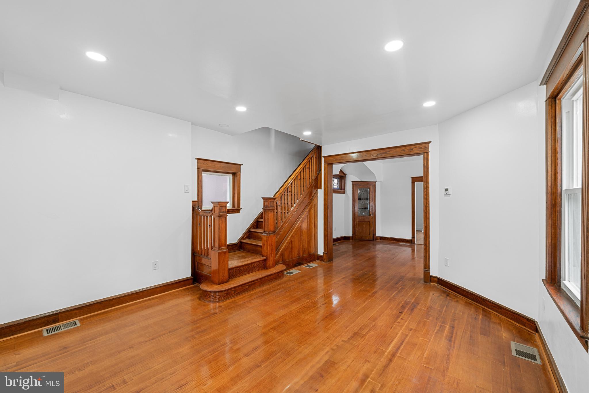 CRESCENTVILLE - Residential