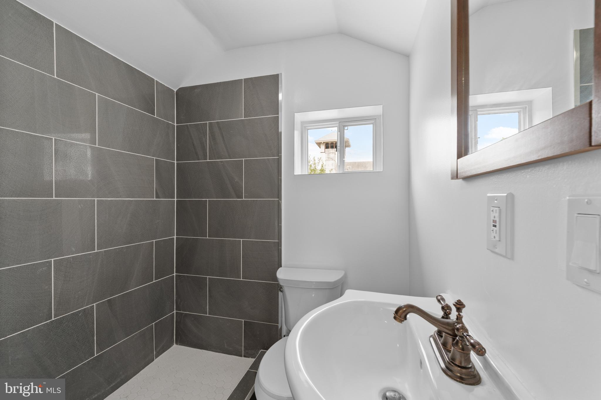 CRESCENTVILLE - Residential