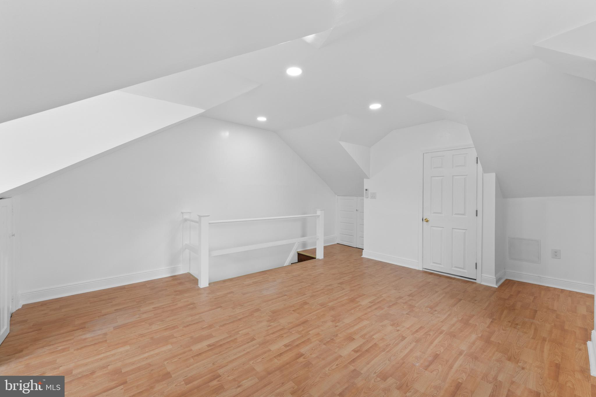 CRESCENTVILLE - Residential