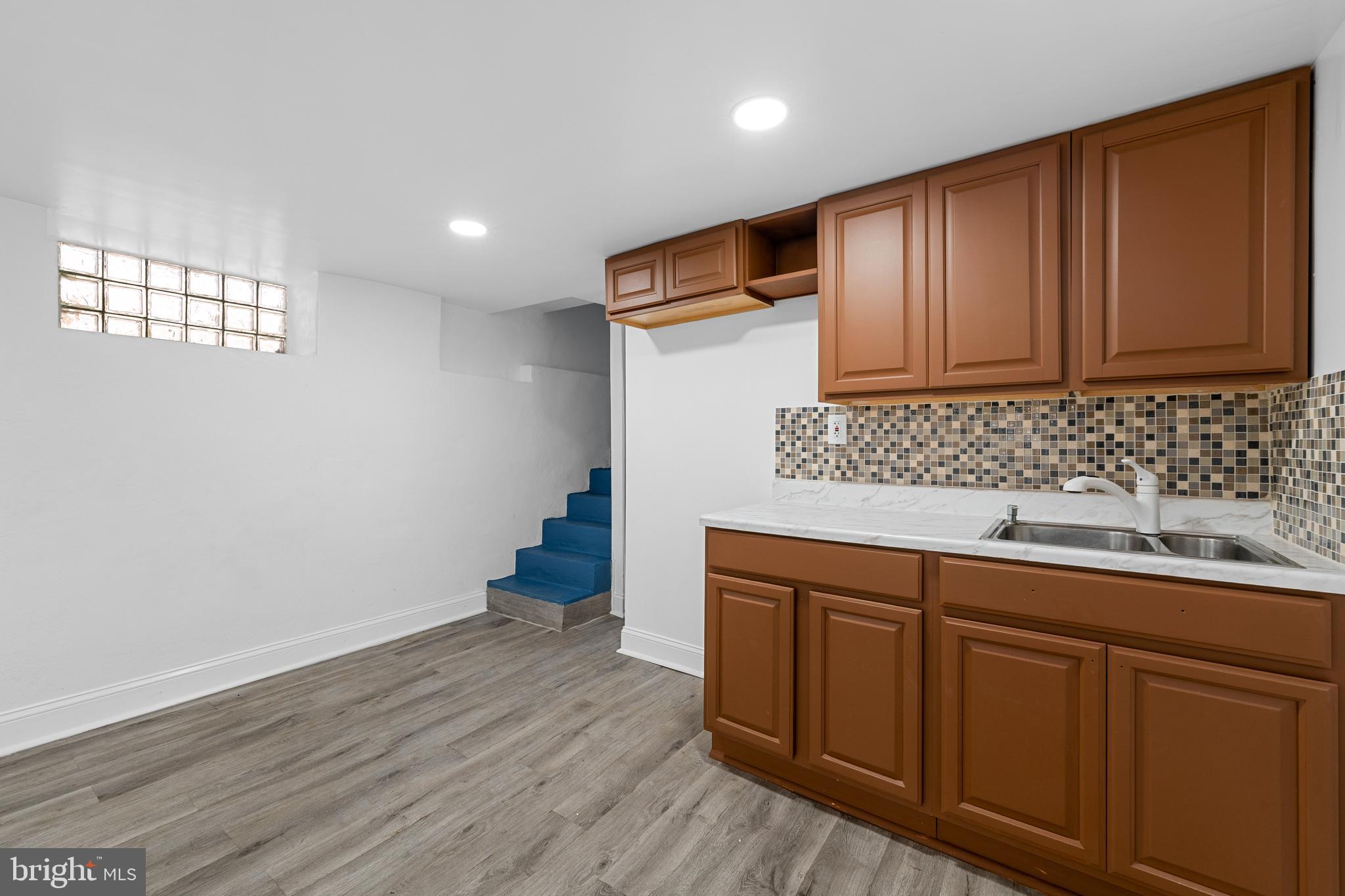 CRESCENTVILLE - Residential