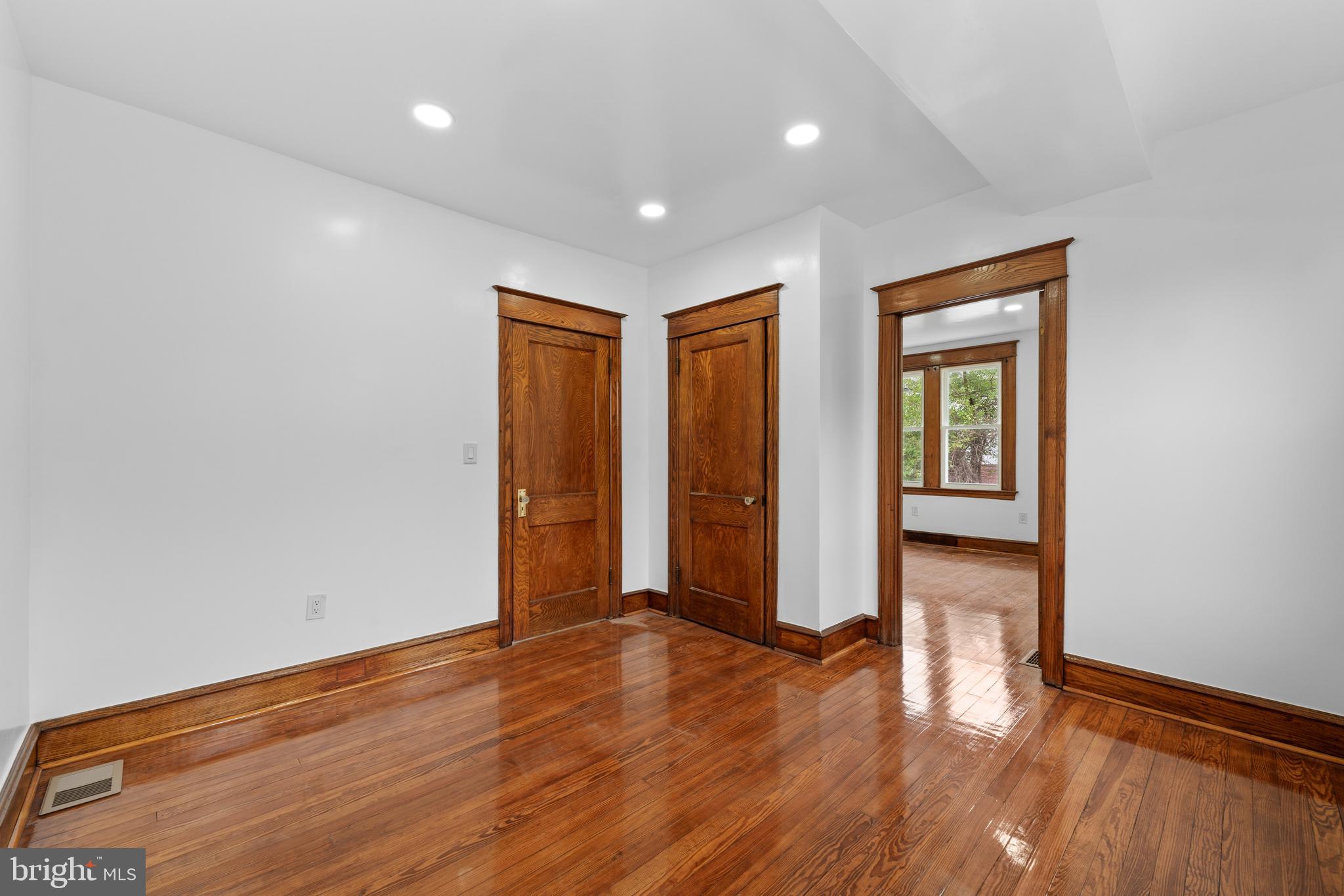 CRESCENTVILLE - Residential