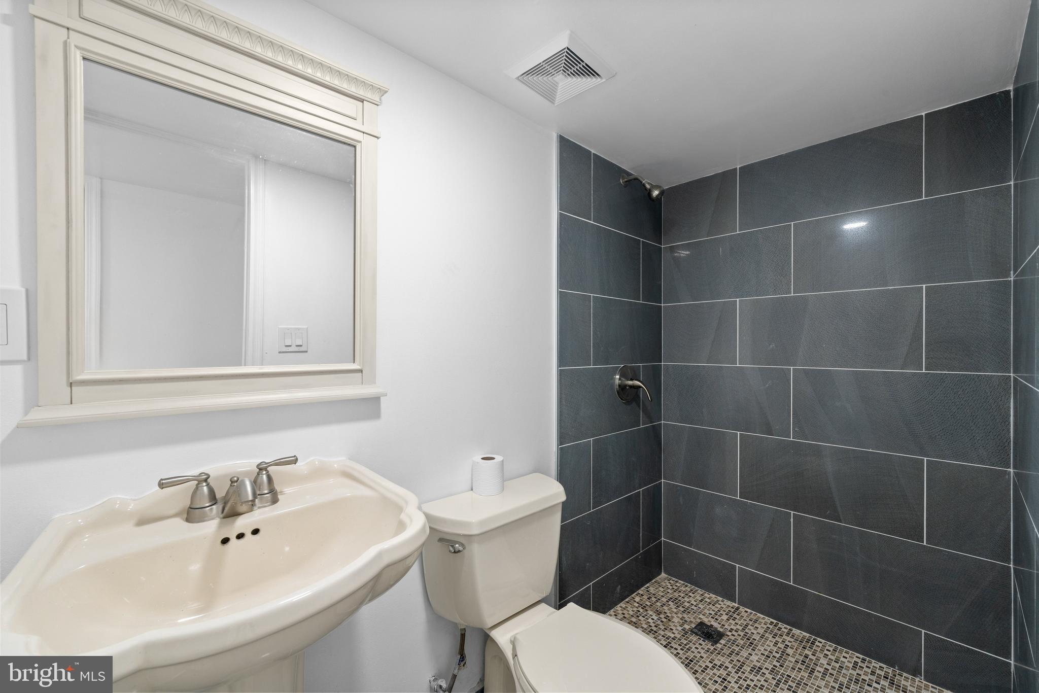 CRESCENTVILLE - Residential