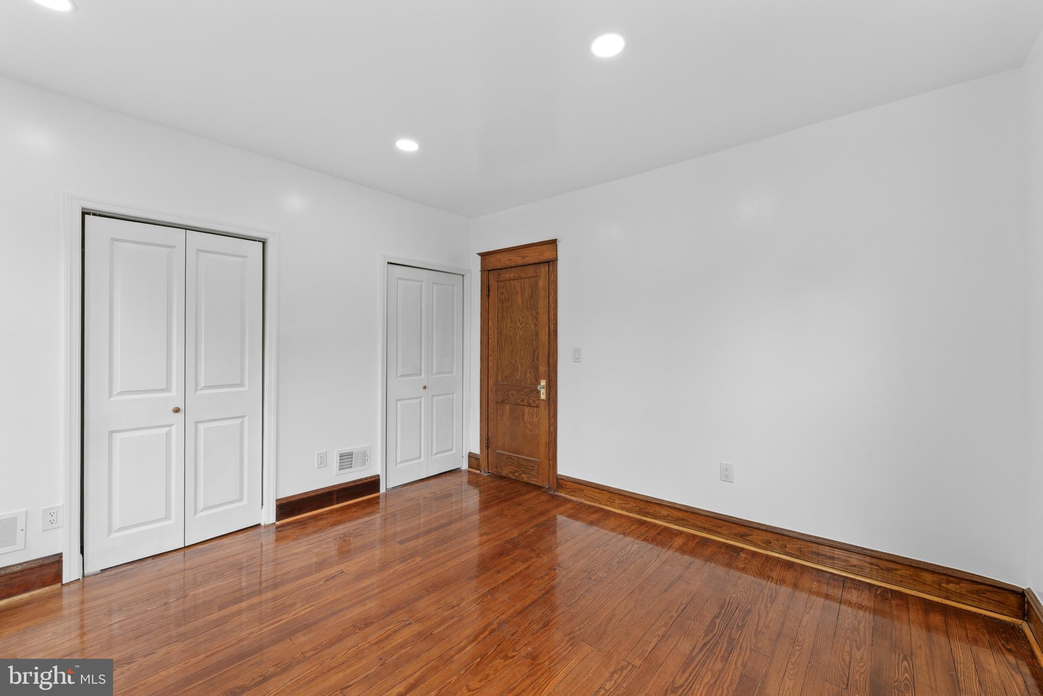 CRESCENTVILLE - Residential