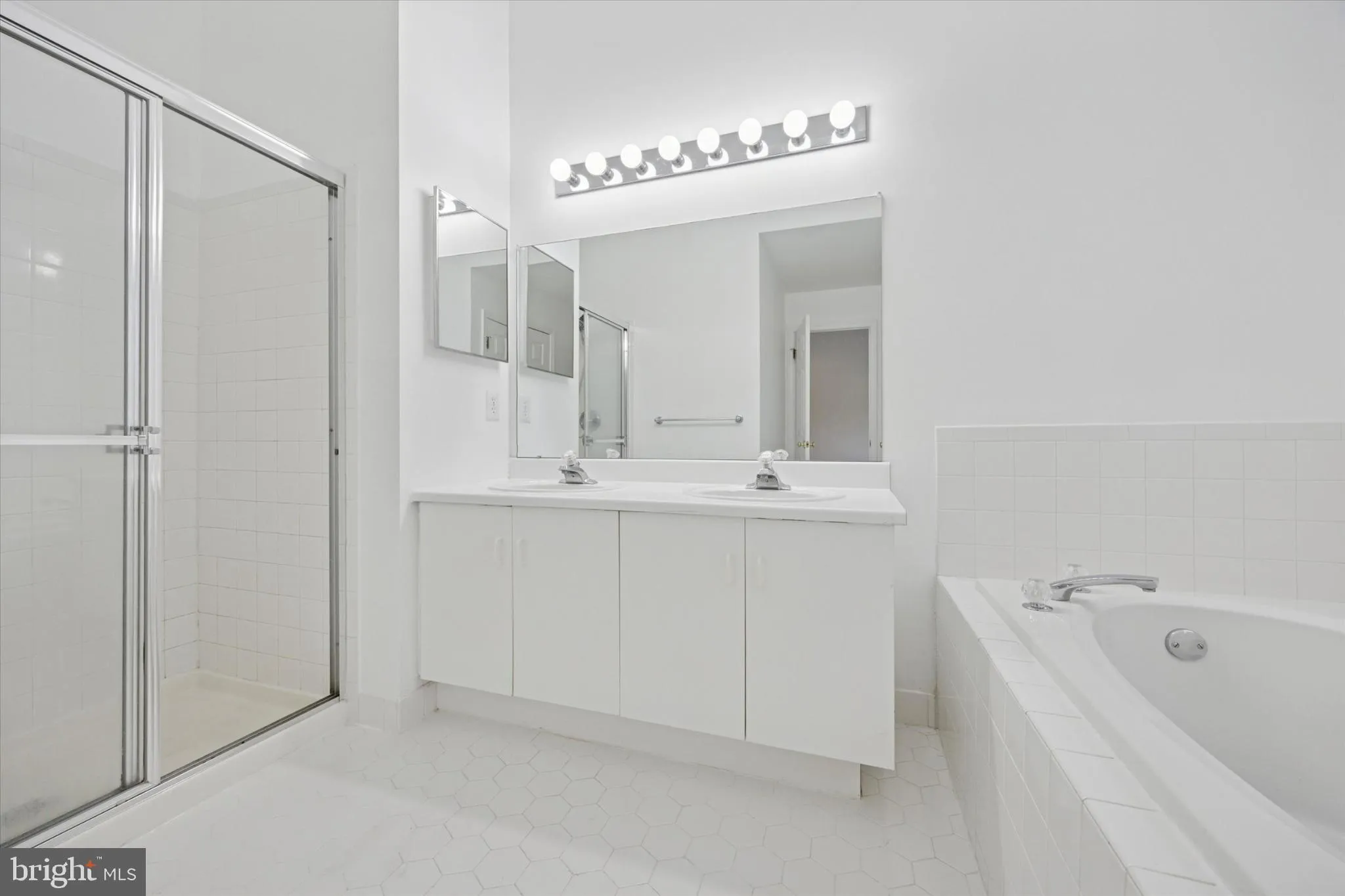 Pennington, New Jersey 08534, United States, 3 Bedrooms Bedrooms, ,3 BathroomsBathrooms,Residential,Active,207034