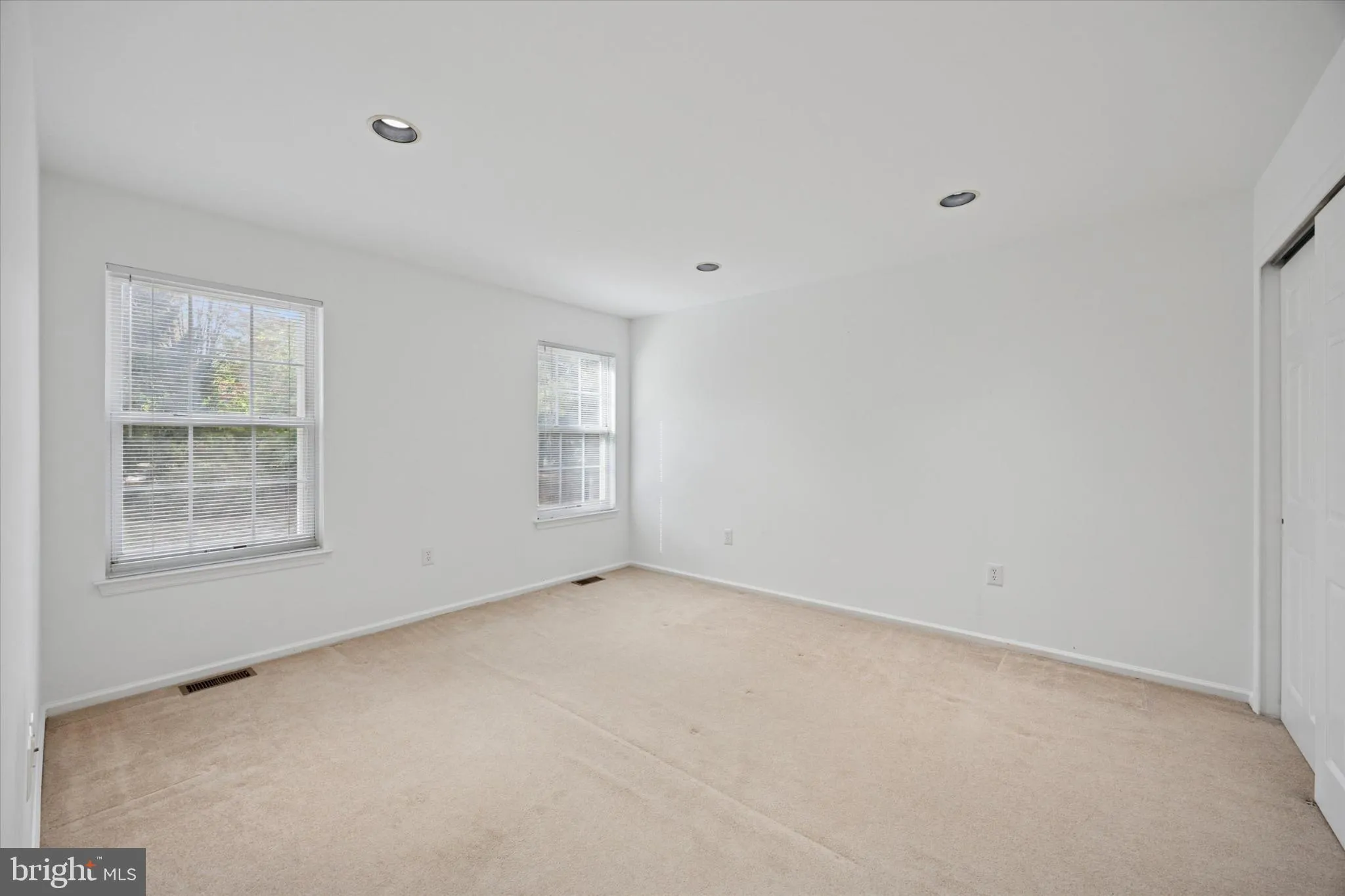 Pennington, New Jersey 08534, United States, 3 Bedrooms Bedrooms, ,3 BathroomsBathrooms,Residential,Active,207034