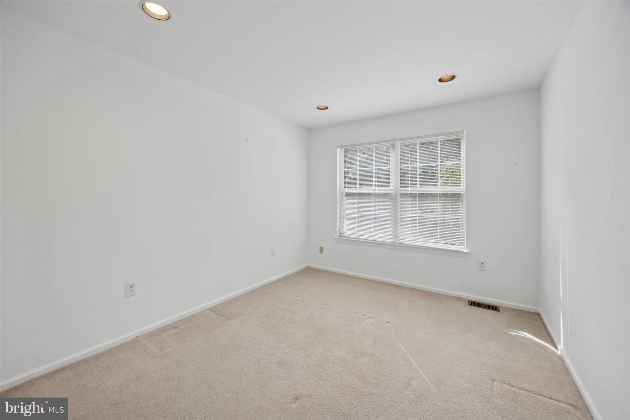 Pennington, New Jersey 08534, United States, 3 Bedrooms Bedrooms, ,3 BathroomsBathrooms,Residential,Active,207034