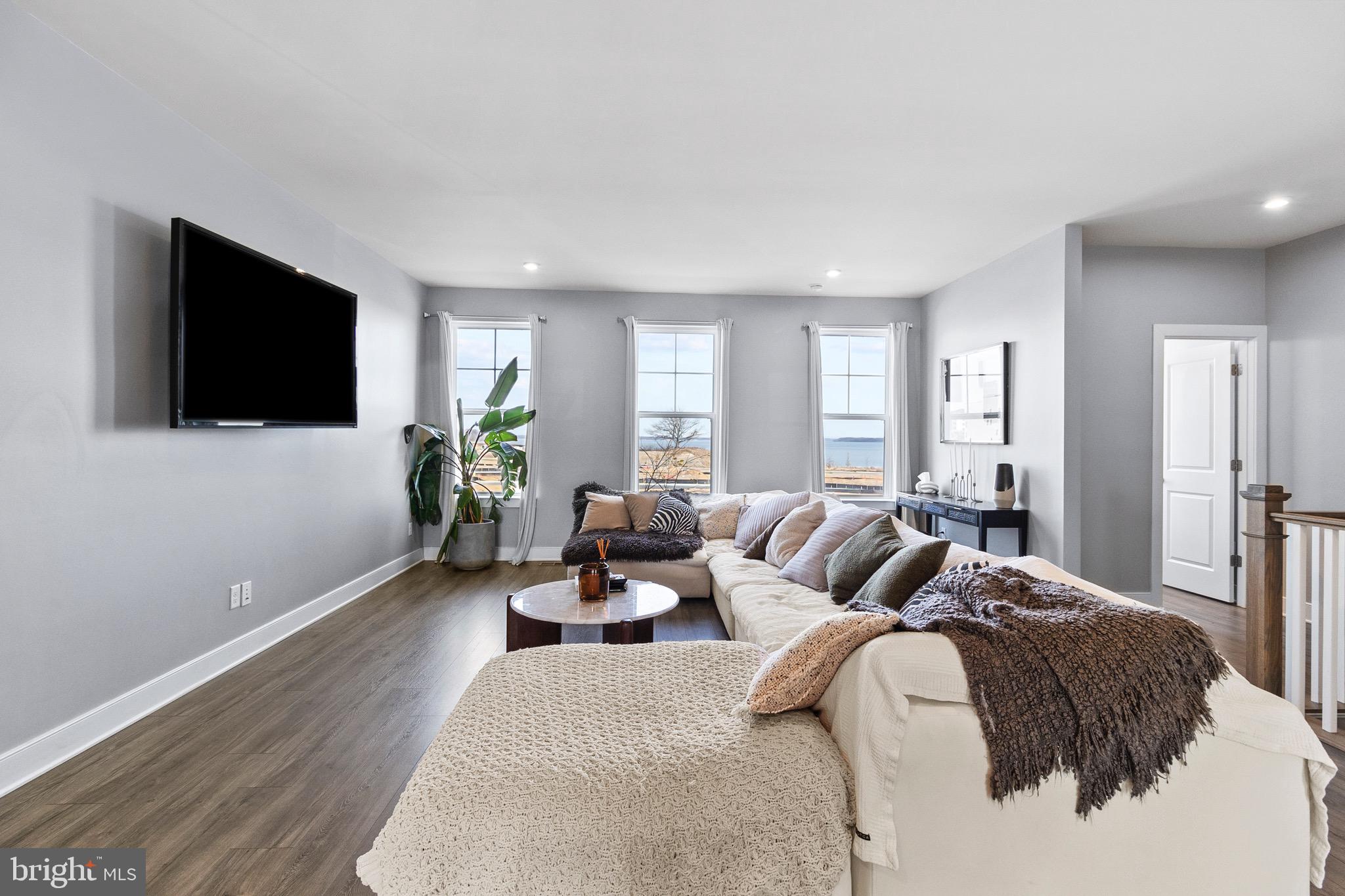 POTOMAC SHORES - Residential