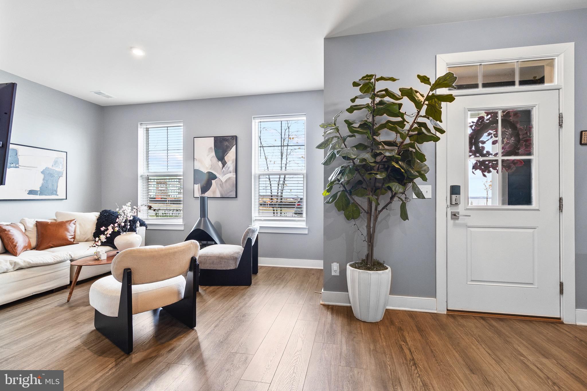 1672 SANDPIPER BAY LOOP