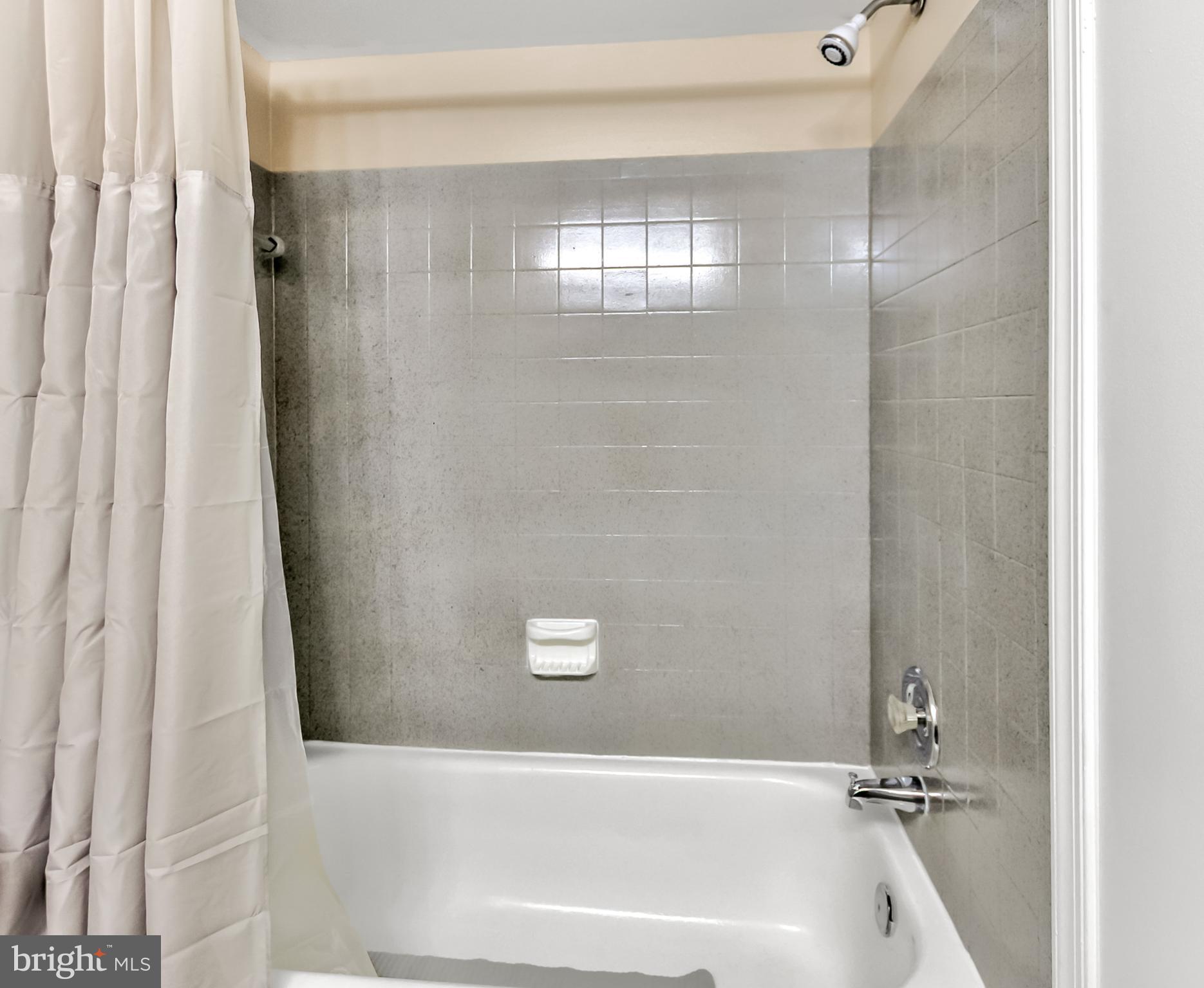 THE VISTAS - Residential Lease