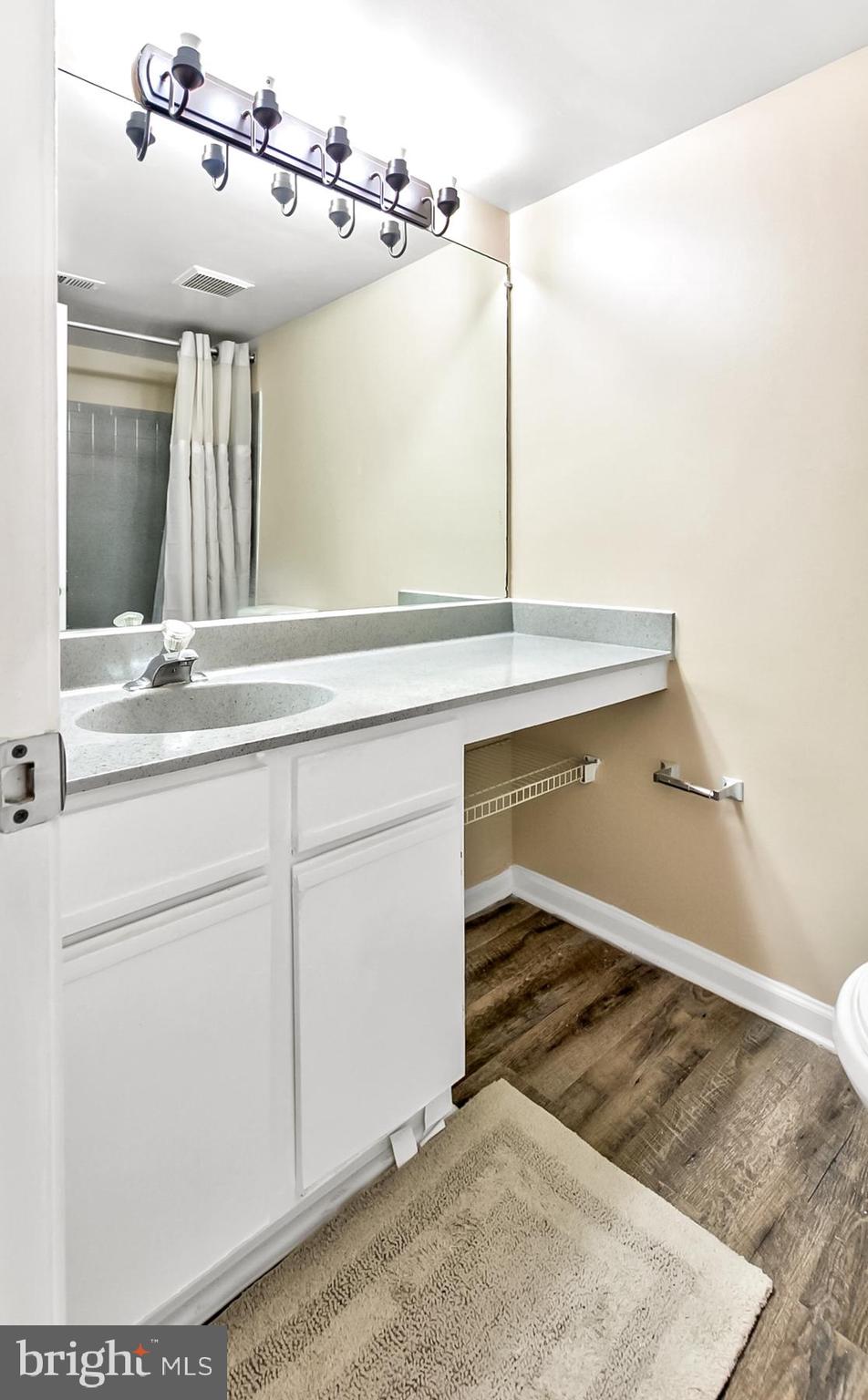 THE VISTAS - Residential Lease