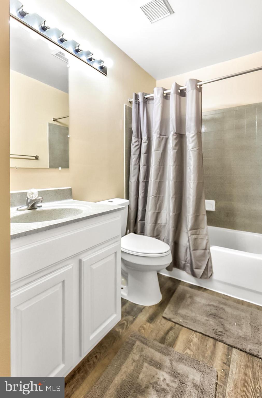 THE VISTAS - Residential Lease