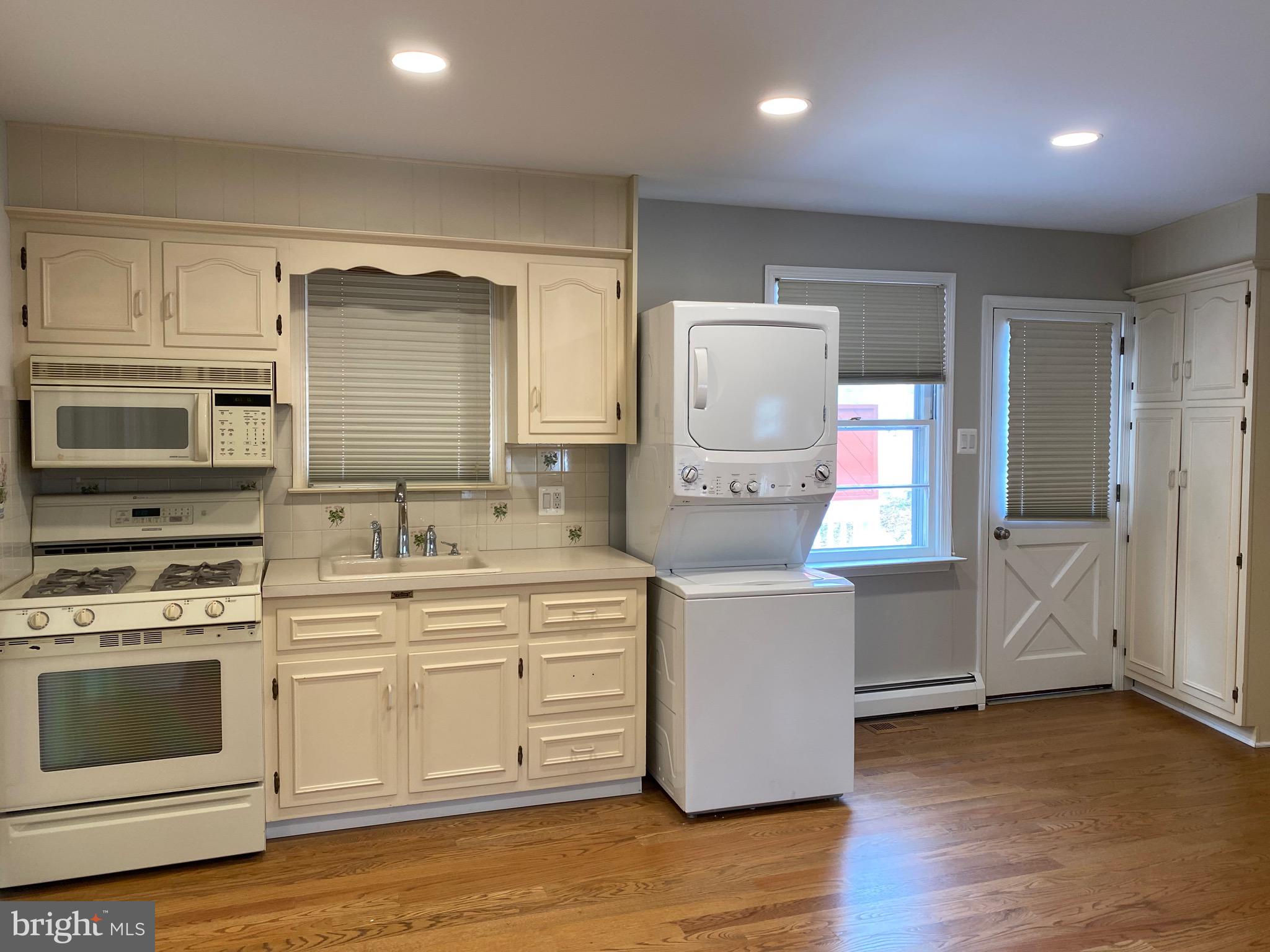 ABINGTON WOODS - Residential