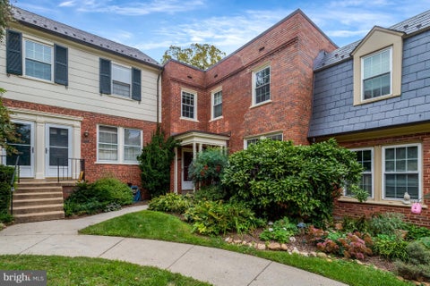 Photo of 1021 S Barton Street #116, ARLINGTON, VA 22204 (MLS # VAAR2081082)