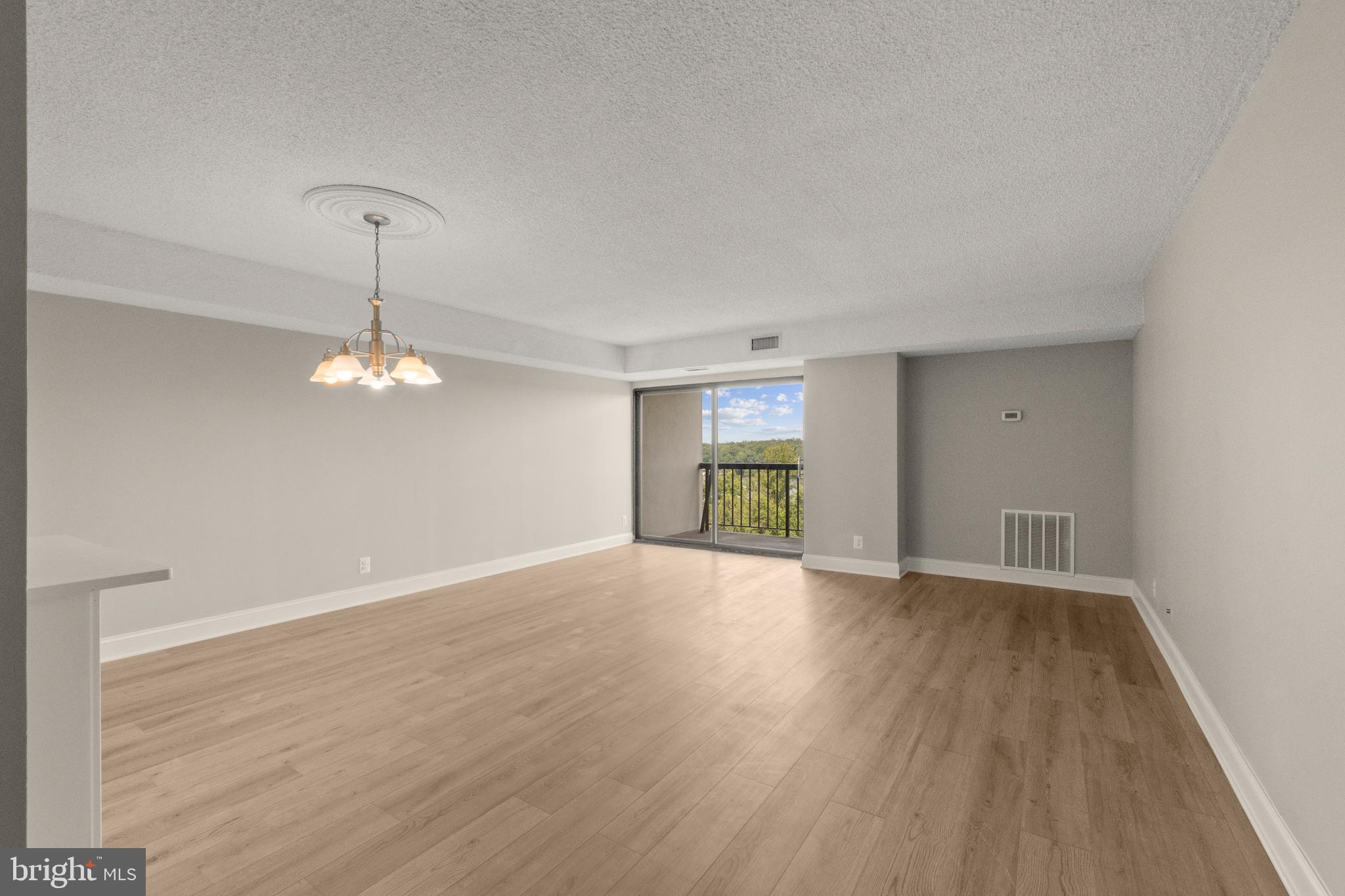 3800 POWELL LANE 1218