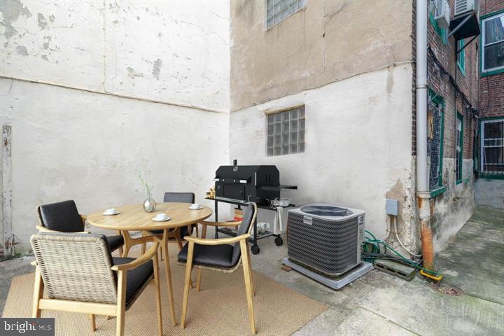 RITTENHOUSE SQUARE - Residential Income