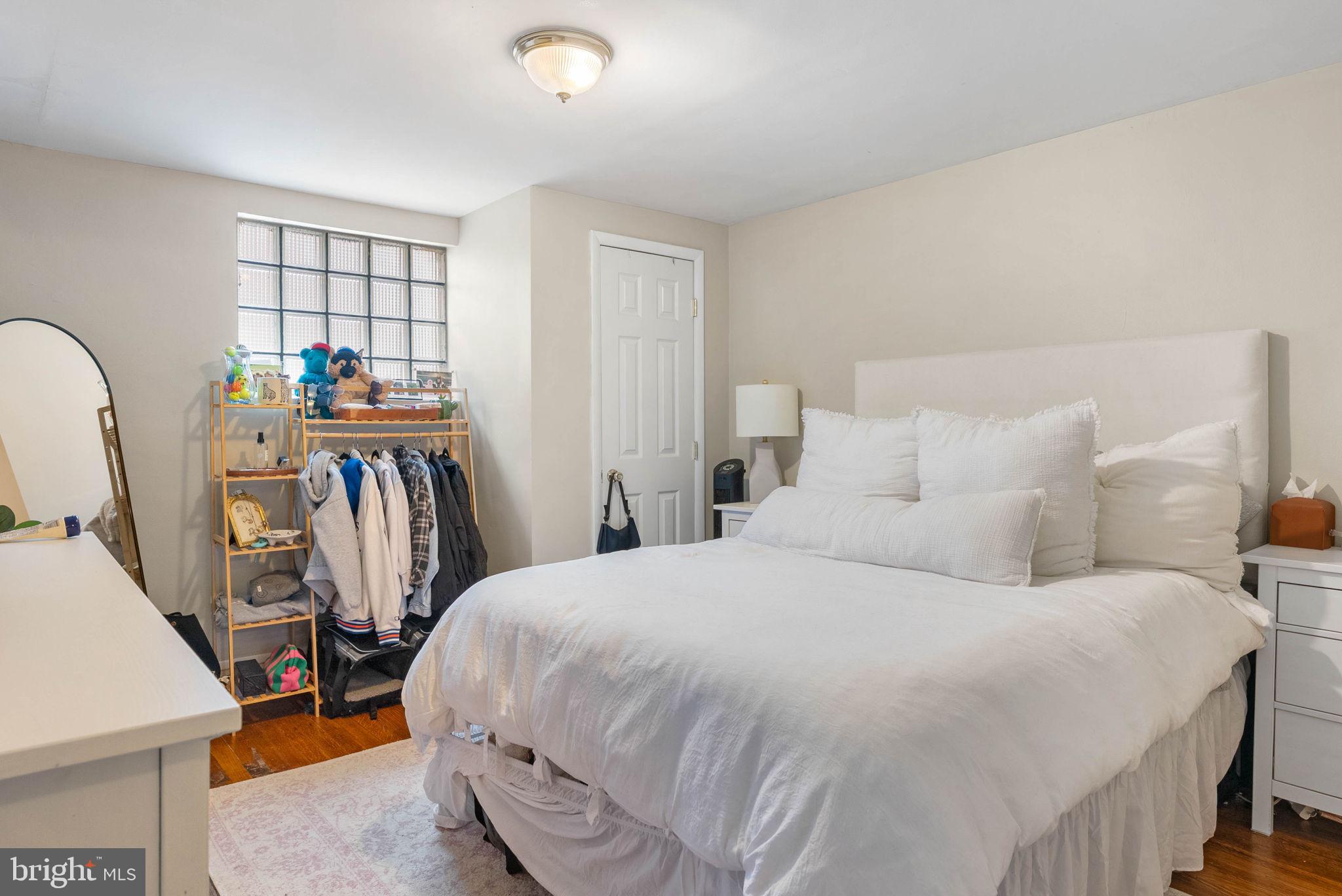 RITTENHOUSE SQUARE - Residential Income