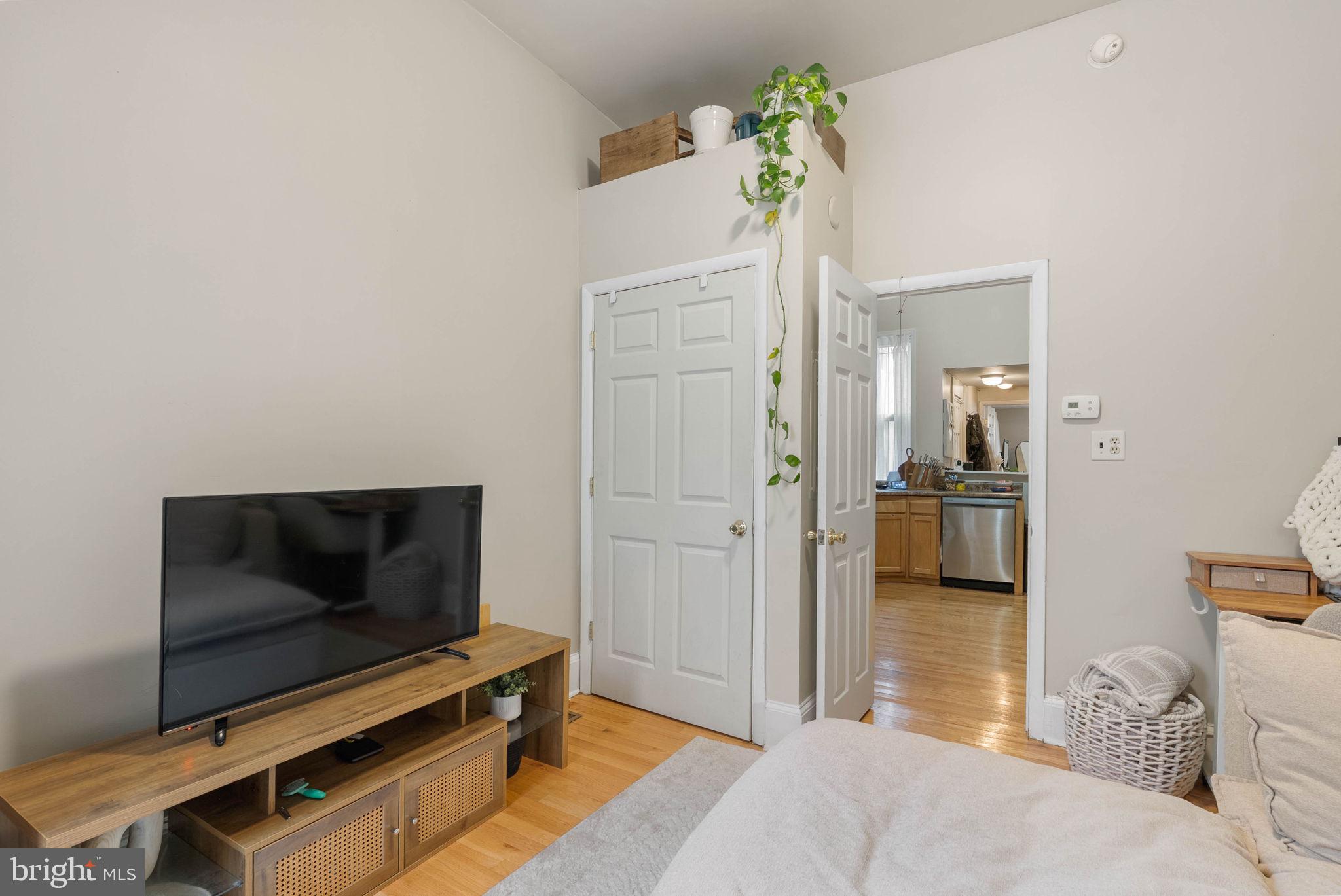 RITTENHOUSE SQUARE - Residential Income