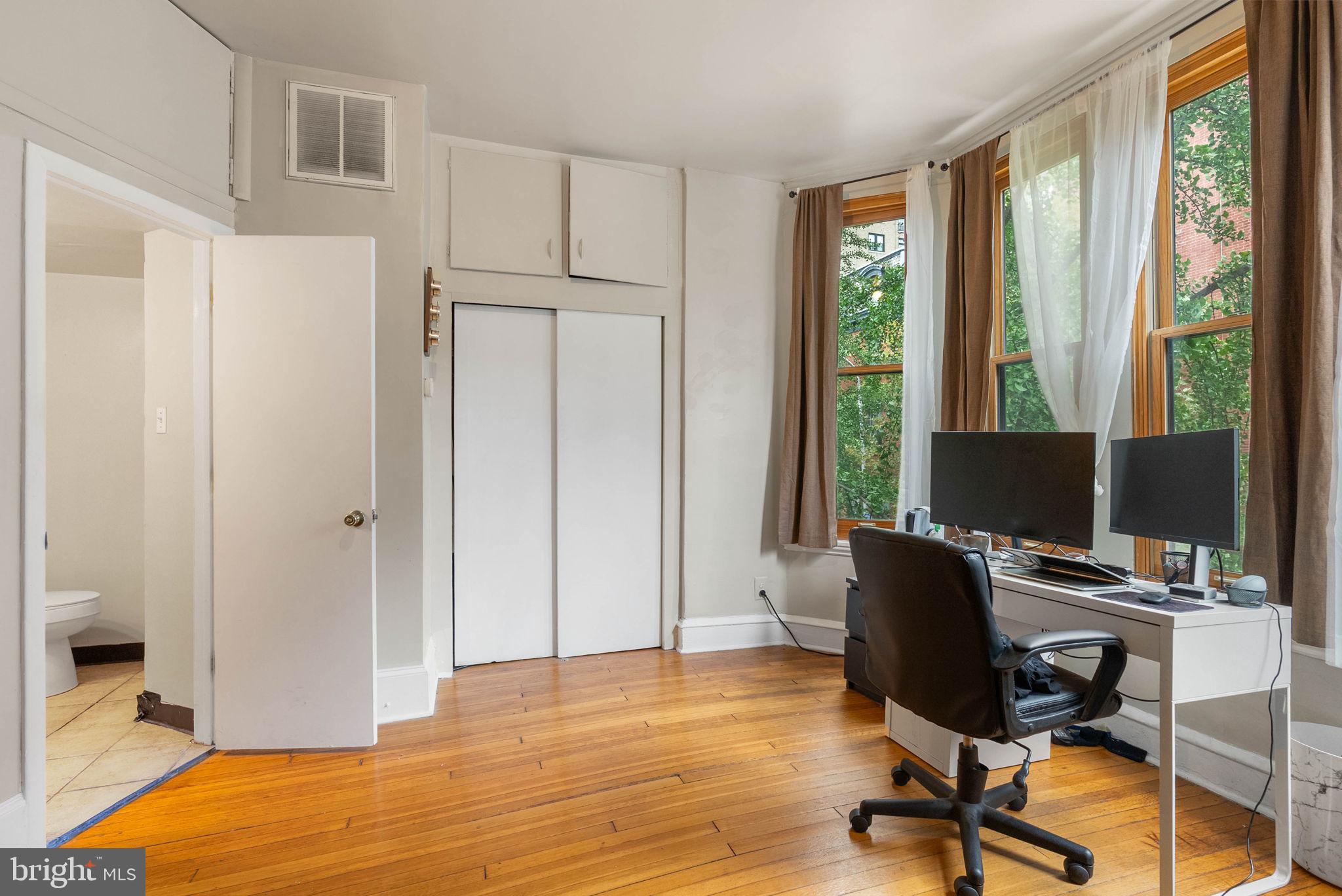 RITTENHOUSE SQUARE - Residential Income