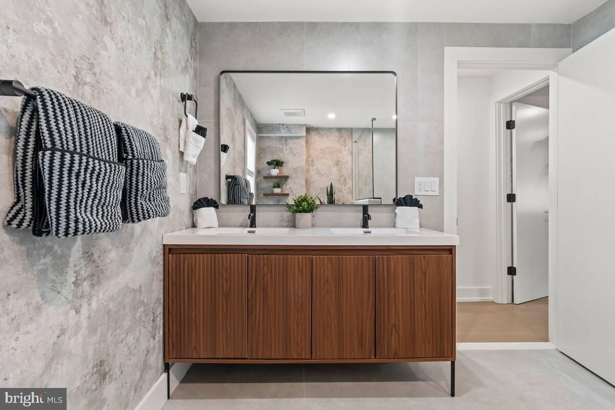 GRADUATE HOSPITAL - Residential