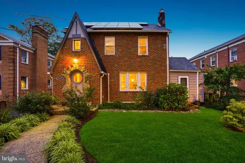 8509 Flower Avenue, Takoma Park, MD MLS: MDMC2200150