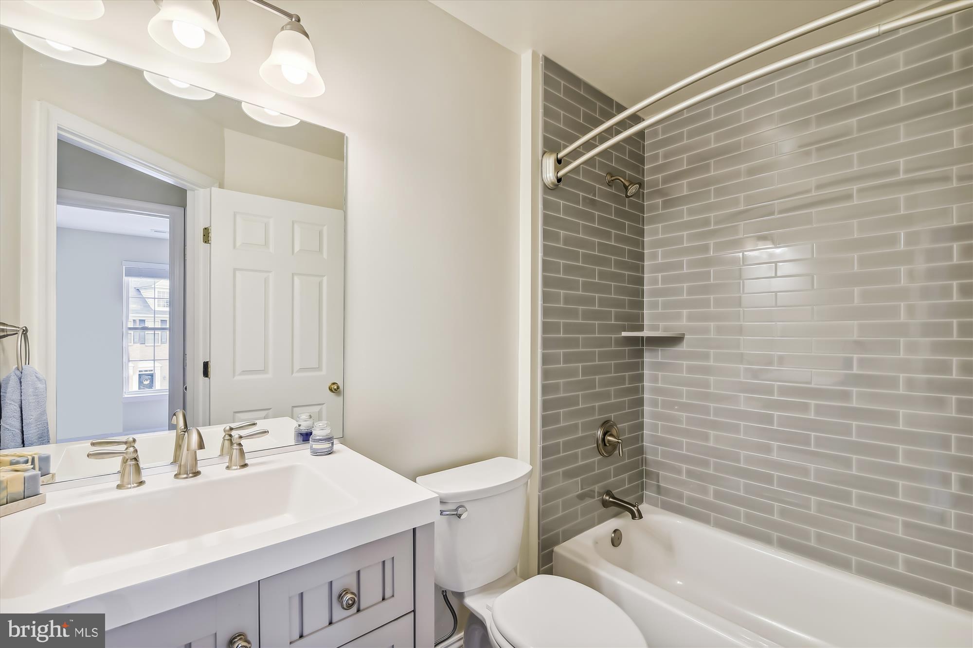 WINDGATE CONDO - Residential