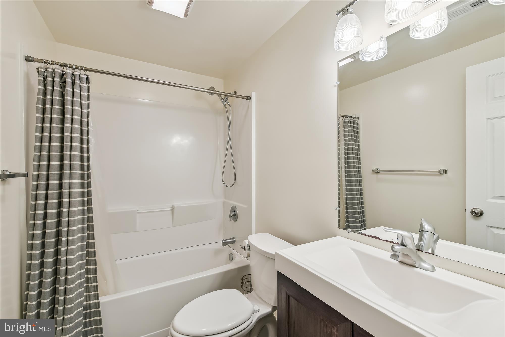 WINDGATE CONDO - Residential