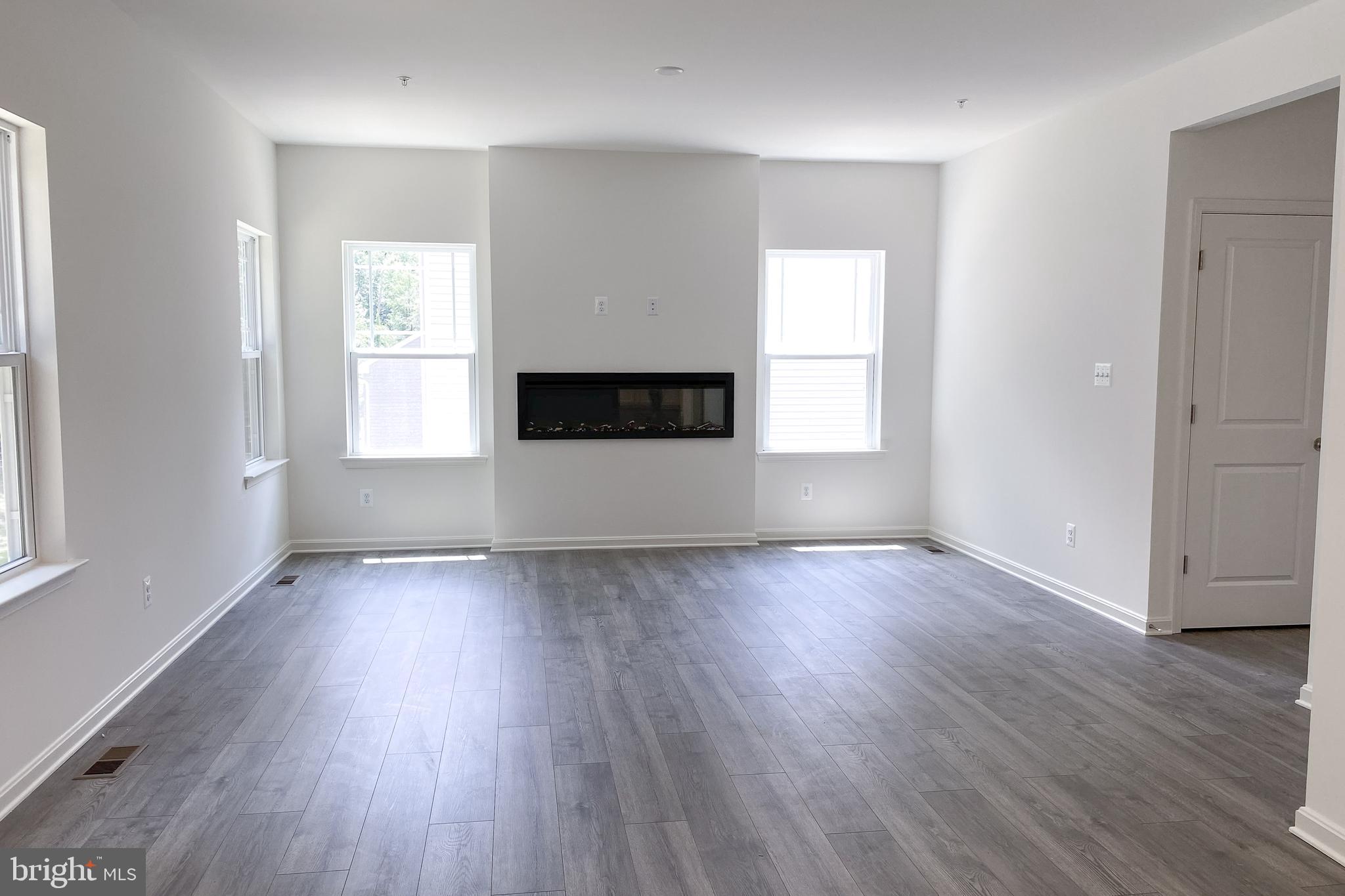 MONTGOMERY OAKS - Residential