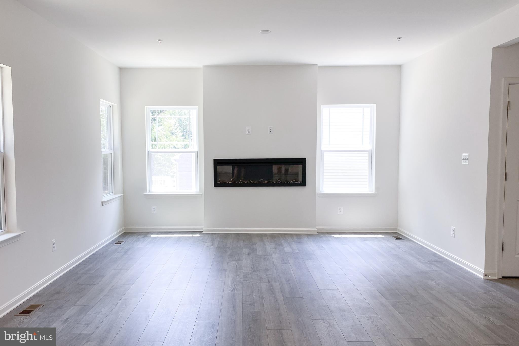 MONTGOMERY OAKS - Residential