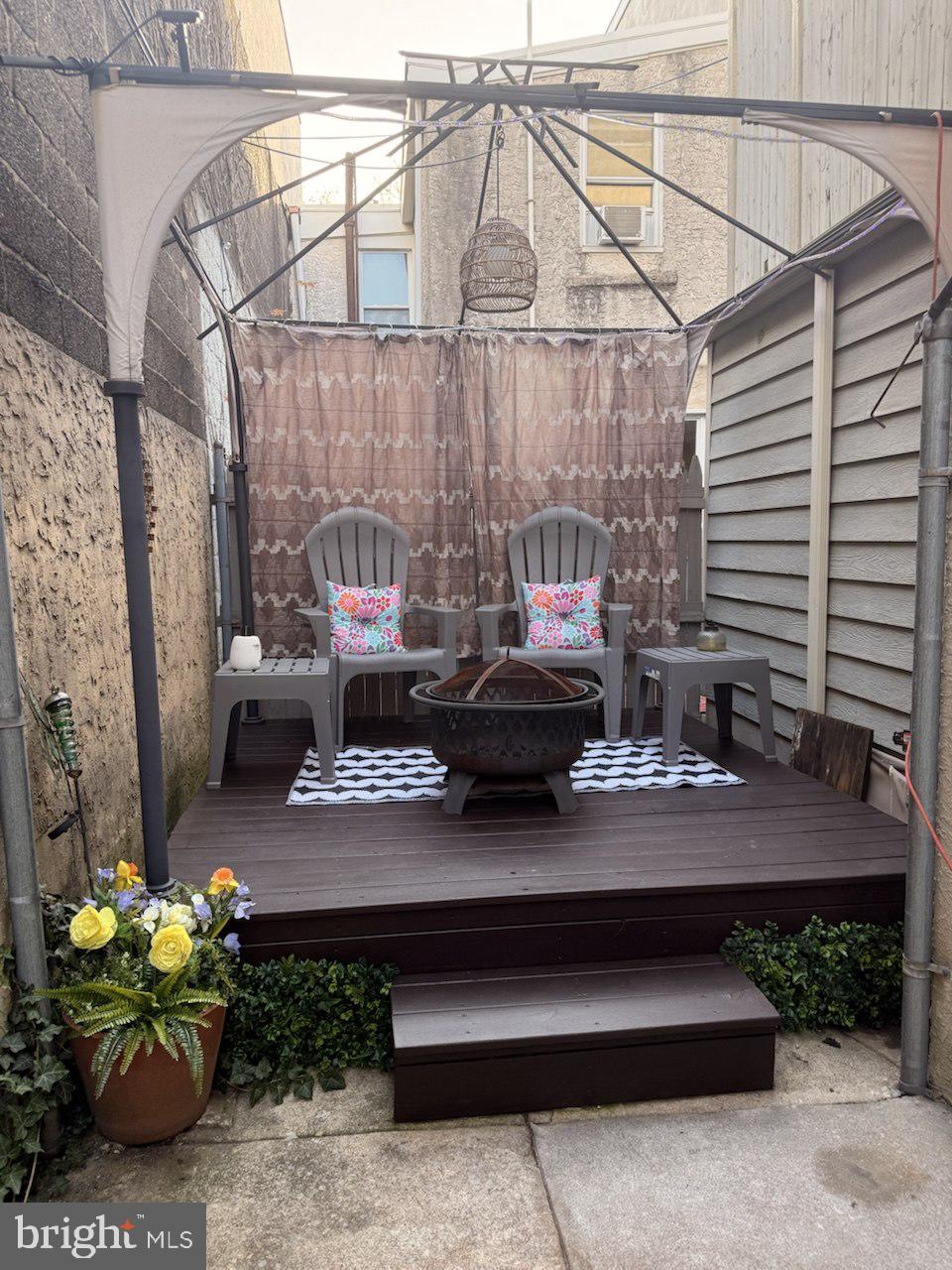 238 E THOMPSON STREET