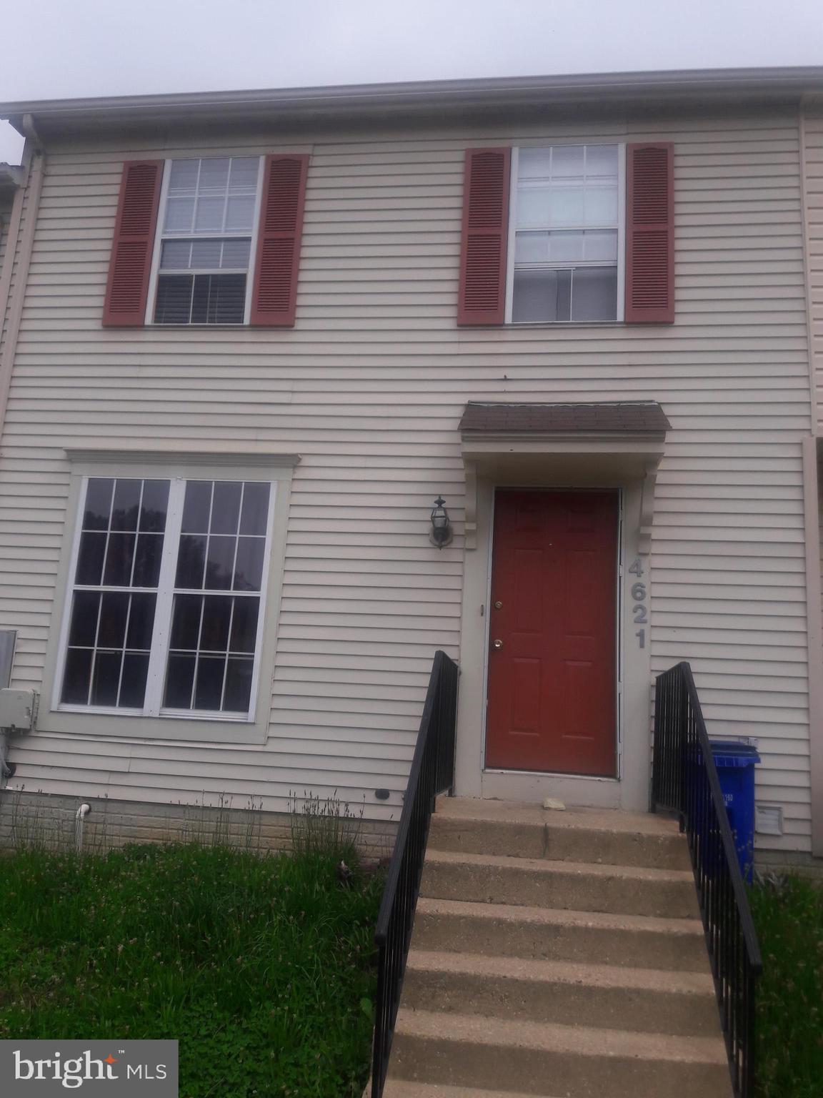 Lovely 3 bedrooms, 2.5 Bathrooms for rent. call or text the showing contact for viewing, showing time M-F 4pm till 7pm, Tenant lease ends in July.