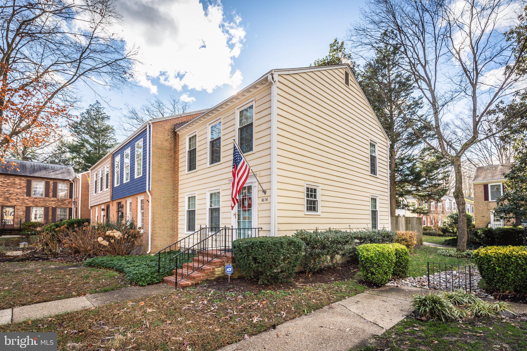 GEORGETOWN HOUSES - Residential