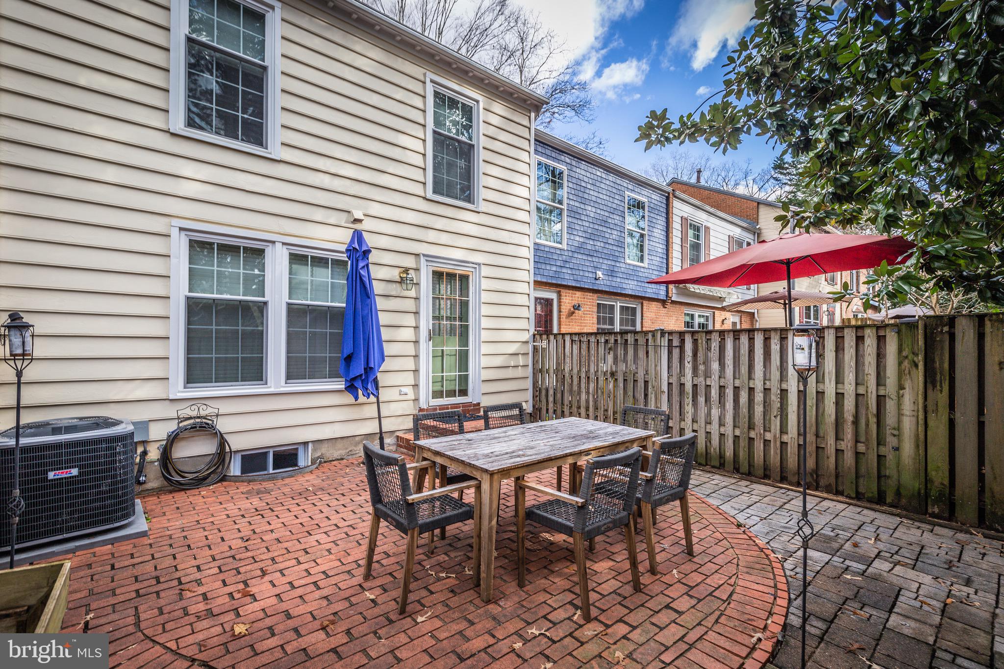 GEORGETOWN HOUSES - Residential