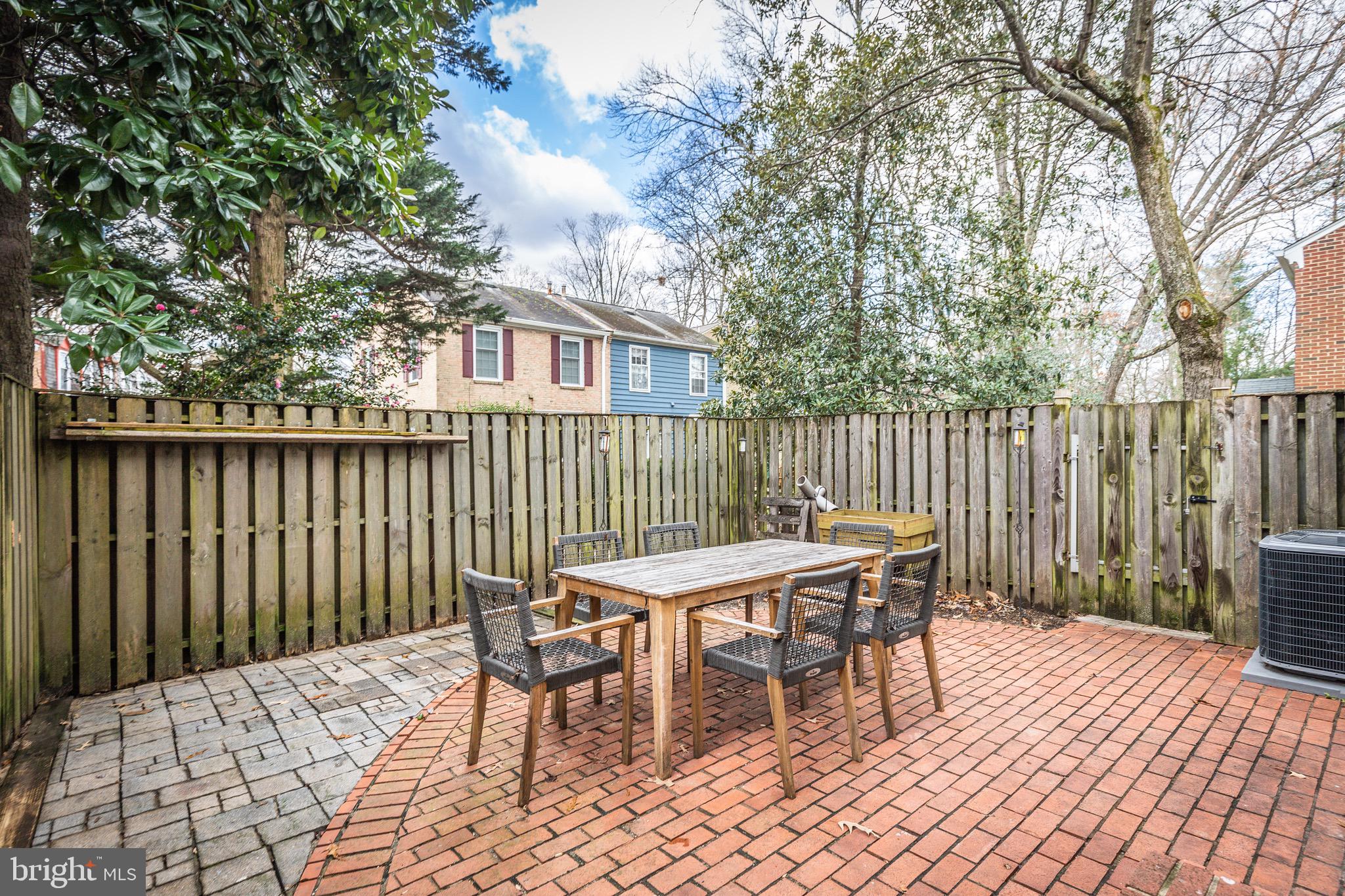 GEORGETOWN HOUSES - Residential