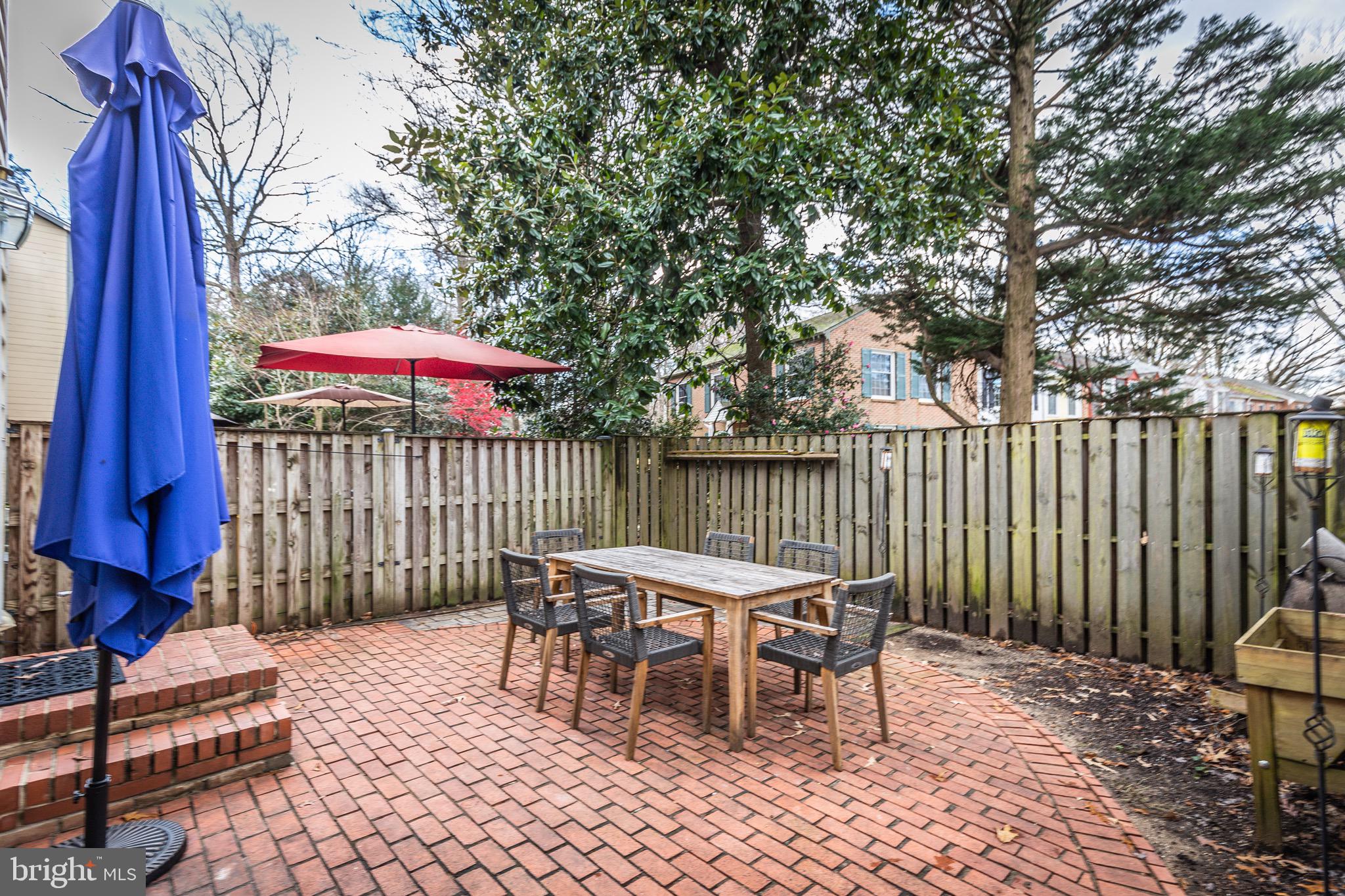 GEORGETOWN HOUSES - Residential