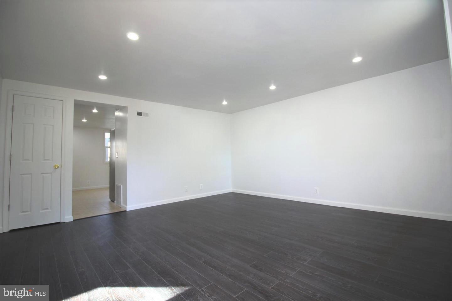 RIVERVIEW - Residential Lease