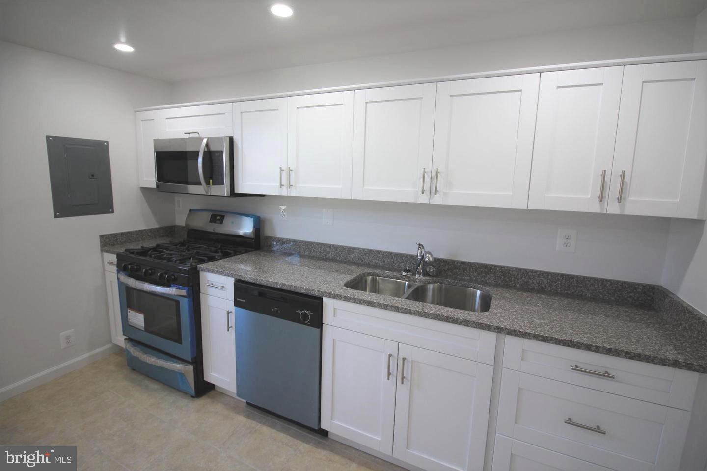 RIVERVIEW - Residential Lease