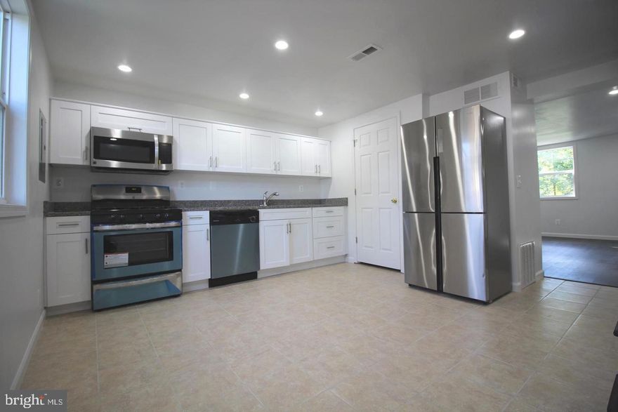 ***AVAILABLE NOW!*** APPLY NOW, WILL NOT LAST*** VACANT, Fully renovated luxurious modern top to bottom in Baltimore County. Renovated 2019 floors, kitchen, bath, stainless steel appliances, washer/dryer in house, central AC/heating. Pets allowed with deposit. Great landlord and friendly neighbors! 24+ months lease preferred. Contact me with your credit score, income, how many people and pets, when can you move in and for how long.