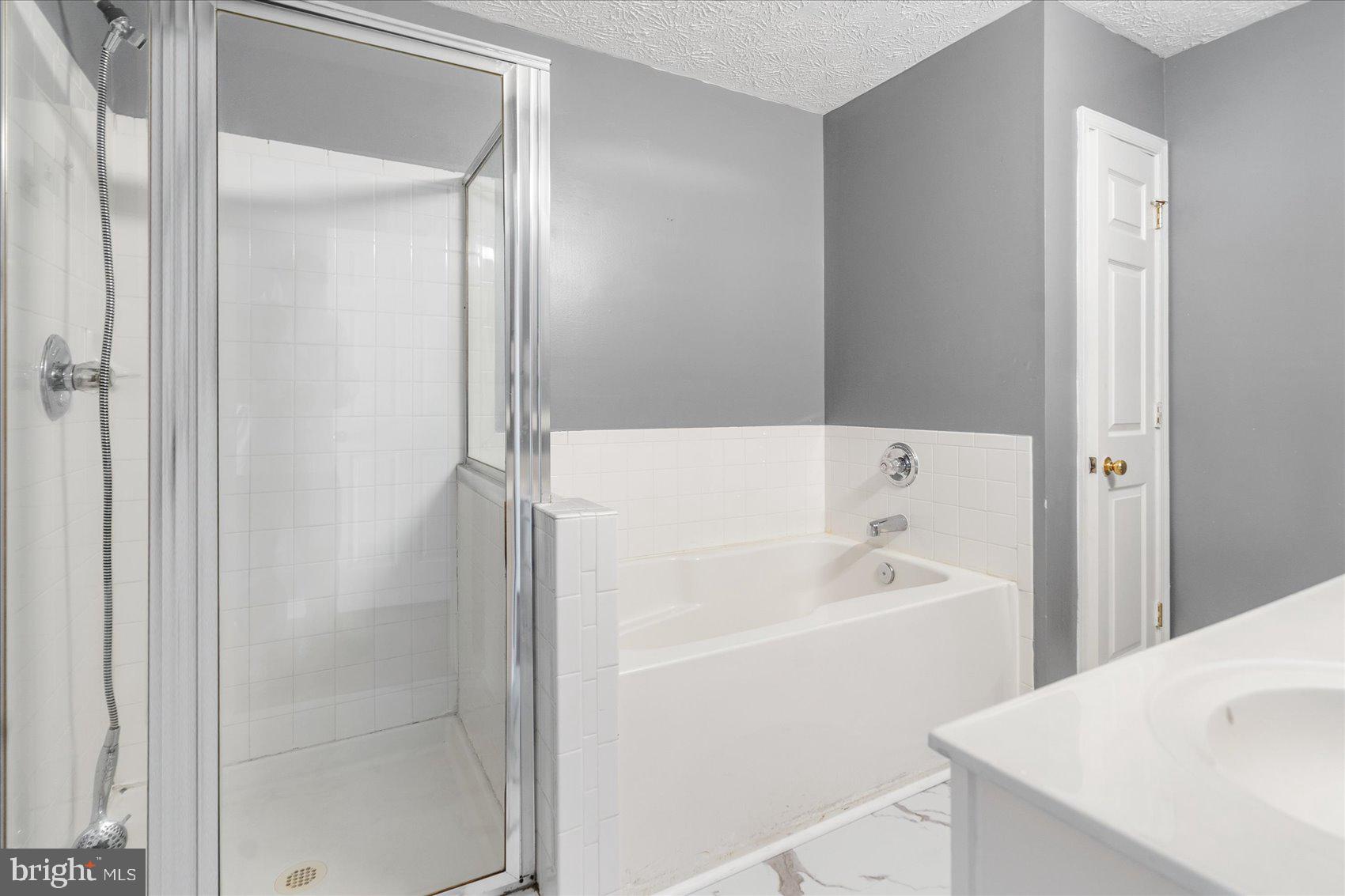 ASBURY WOODS - Residential Lease