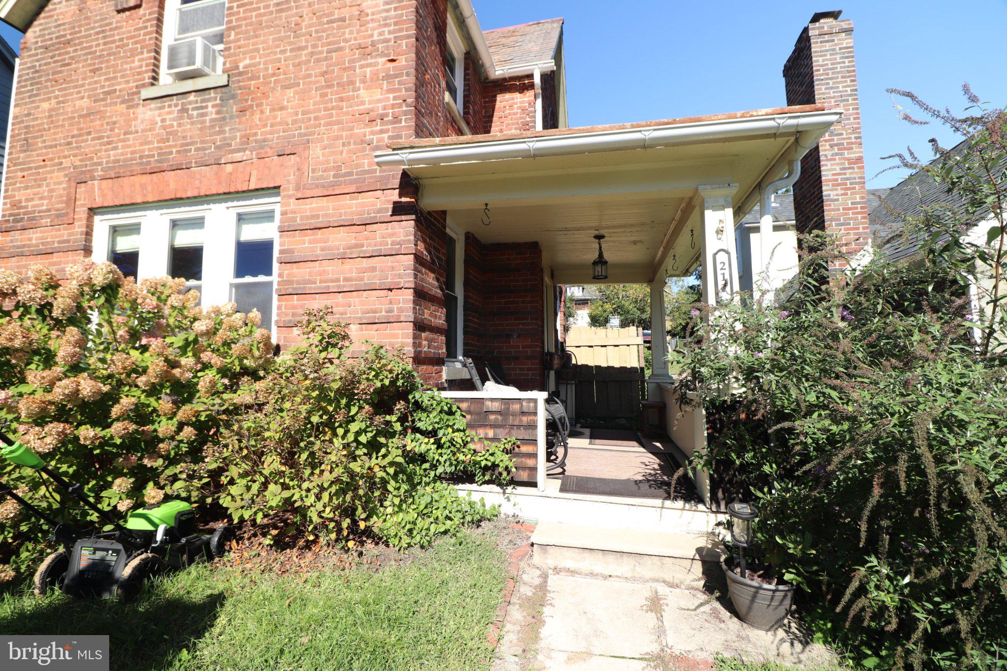 211 LAFAYETTE AVENUE