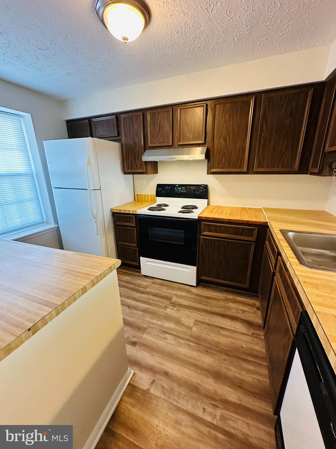 FARMBROOK - Residential Lease