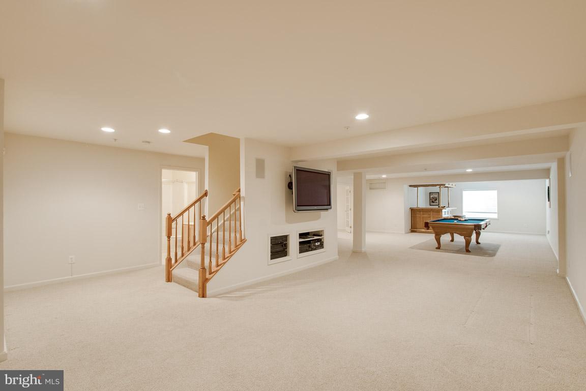 SUFFIELD MEADOWS - Residential