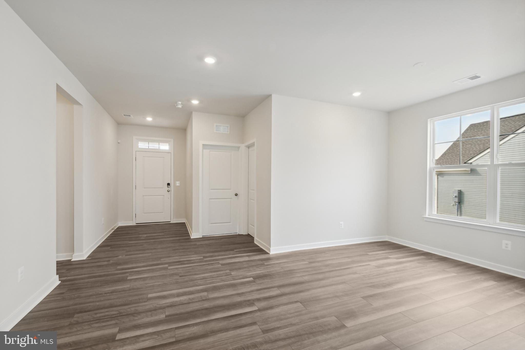 SENSENY VILLAGE - Residential