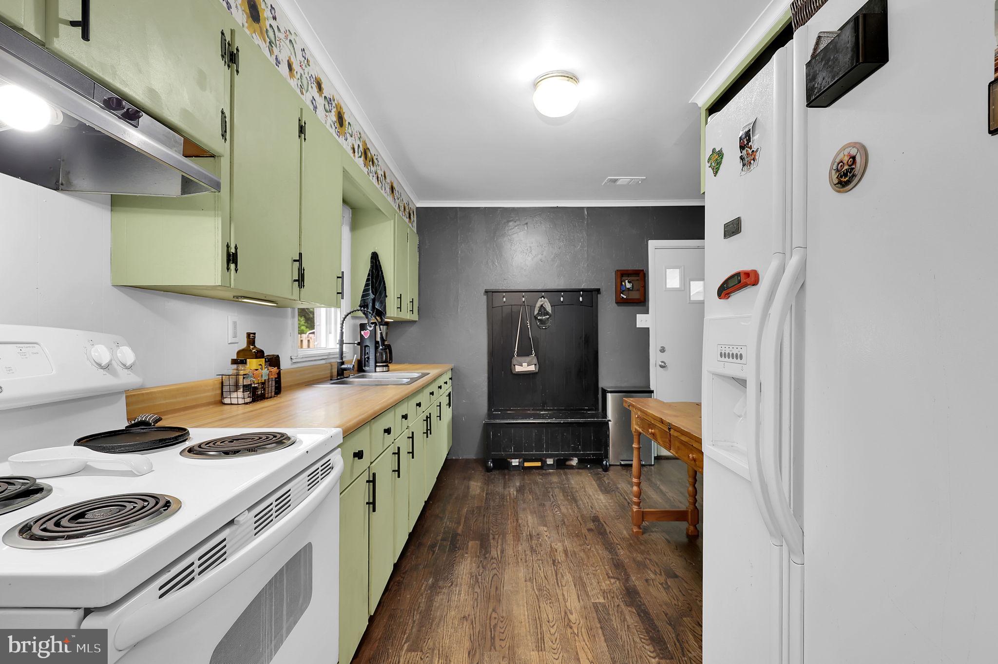 PINE HILL ESTATES - Residential