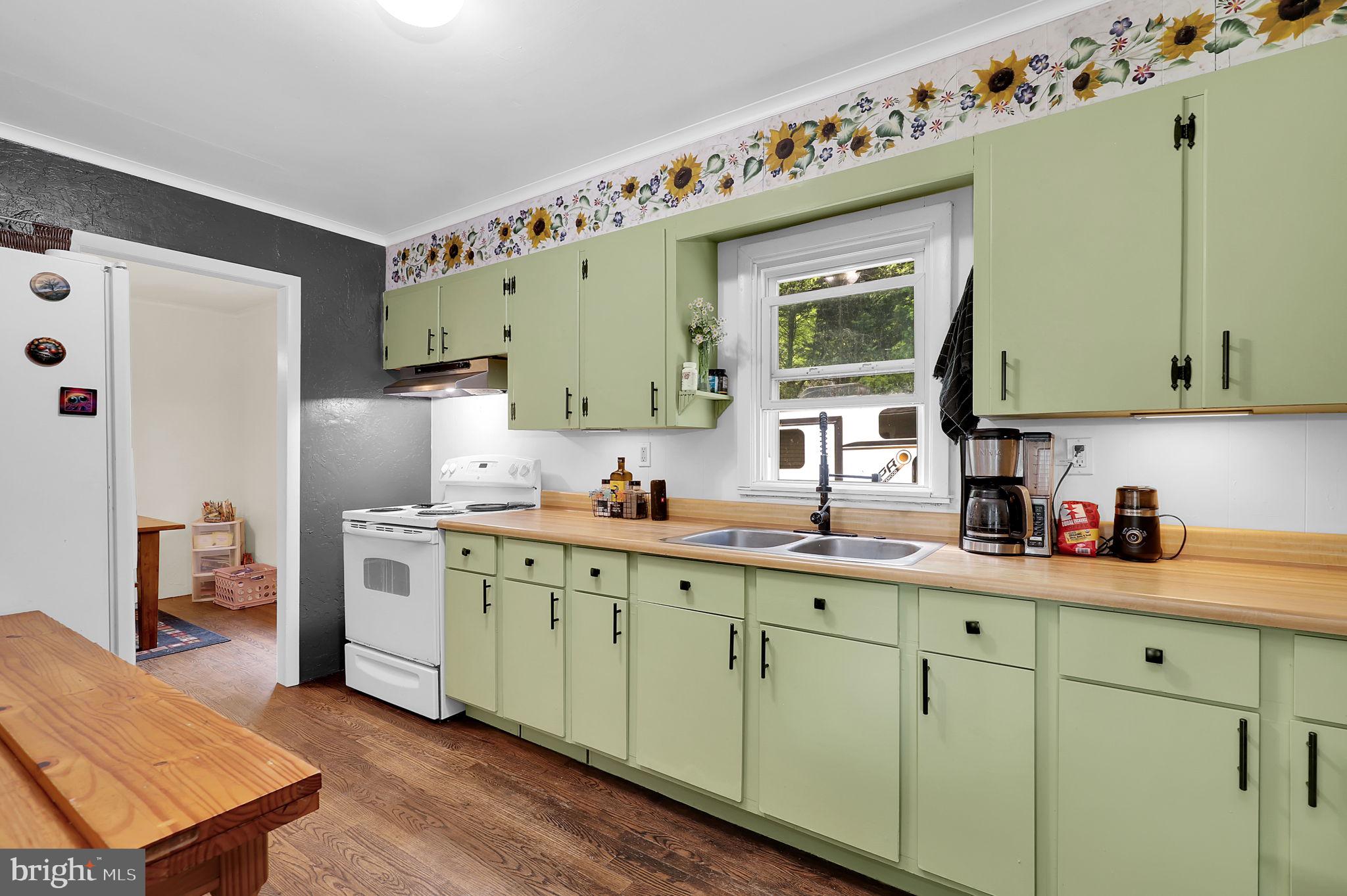 PINE HILL ESTATES - Residential