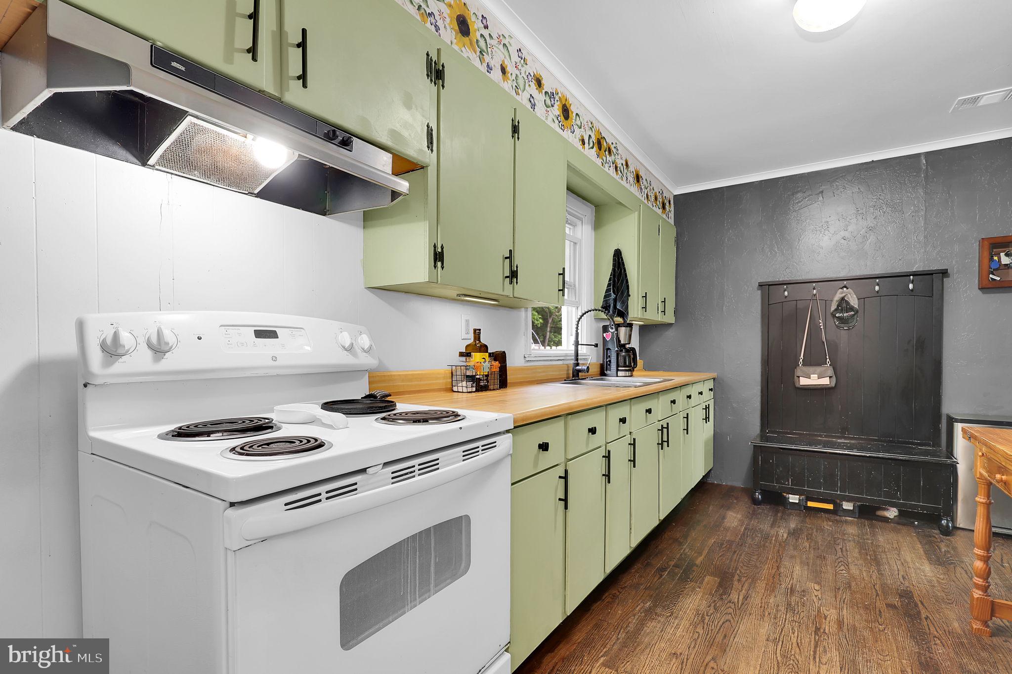 PINE HILL ESTATES - Residential