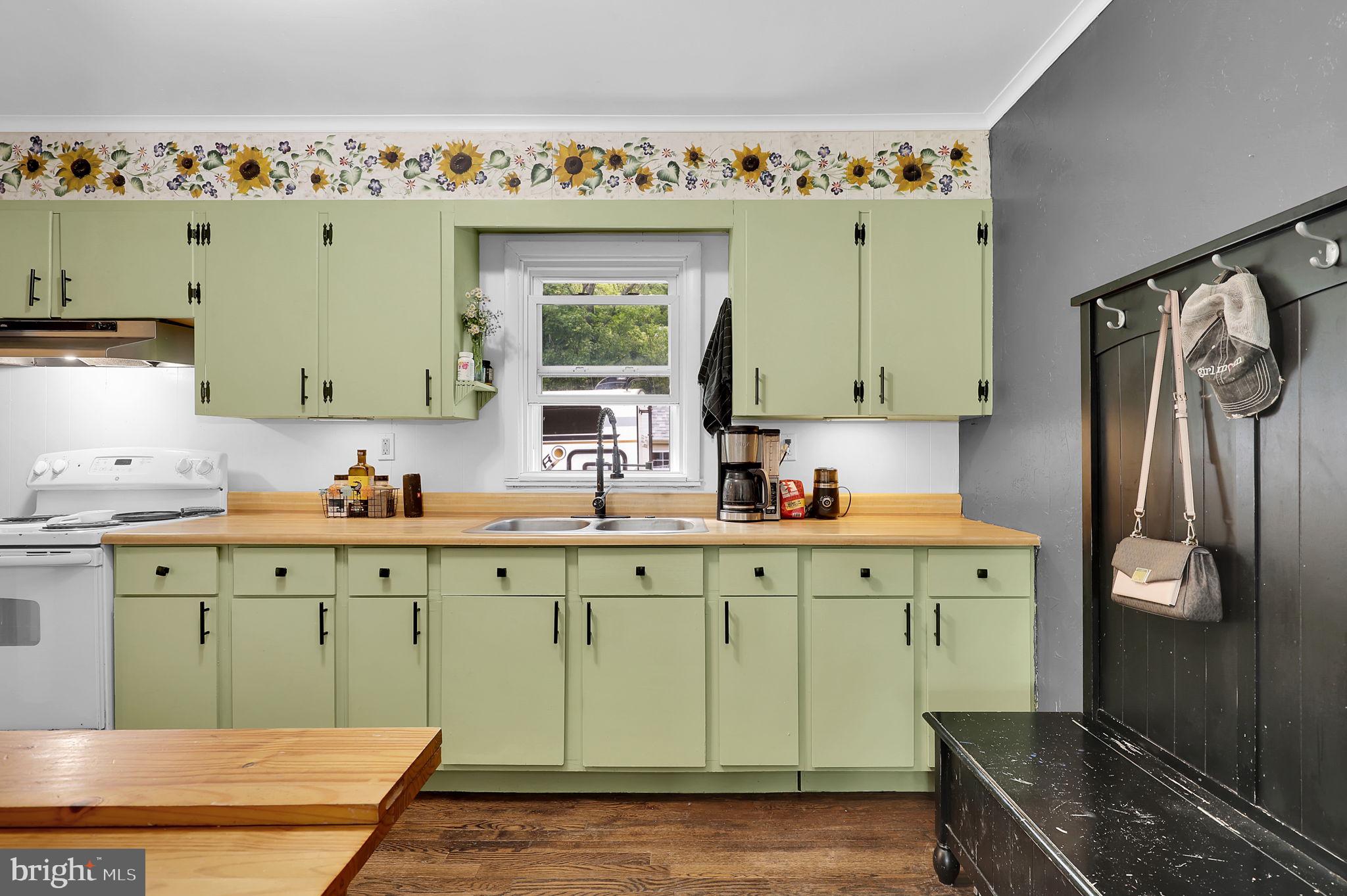 PINE HILL ESTATES - Residential