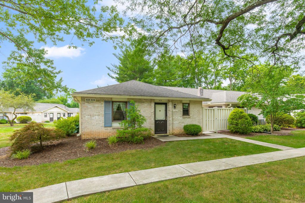 Photo of 409 Valleybrook Drive, Lancaster, PA 17601 (MLS # PALA2054332)